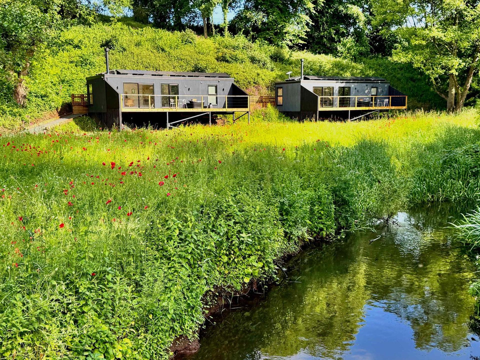 Heron - Luxurious Off-Grid Eco Cabin with River views
