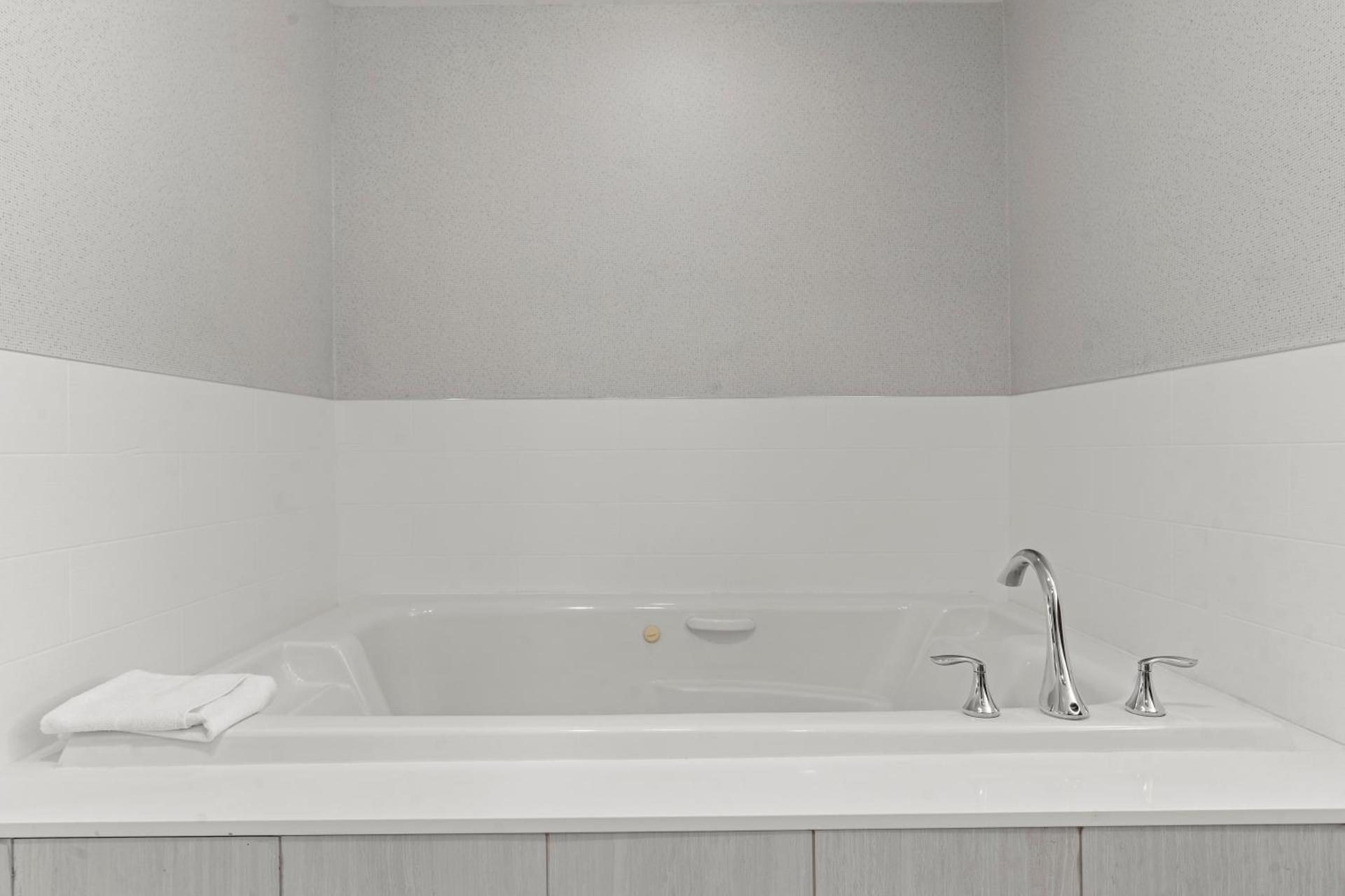 Holiday Inn Express and Suites Surrey by IHG