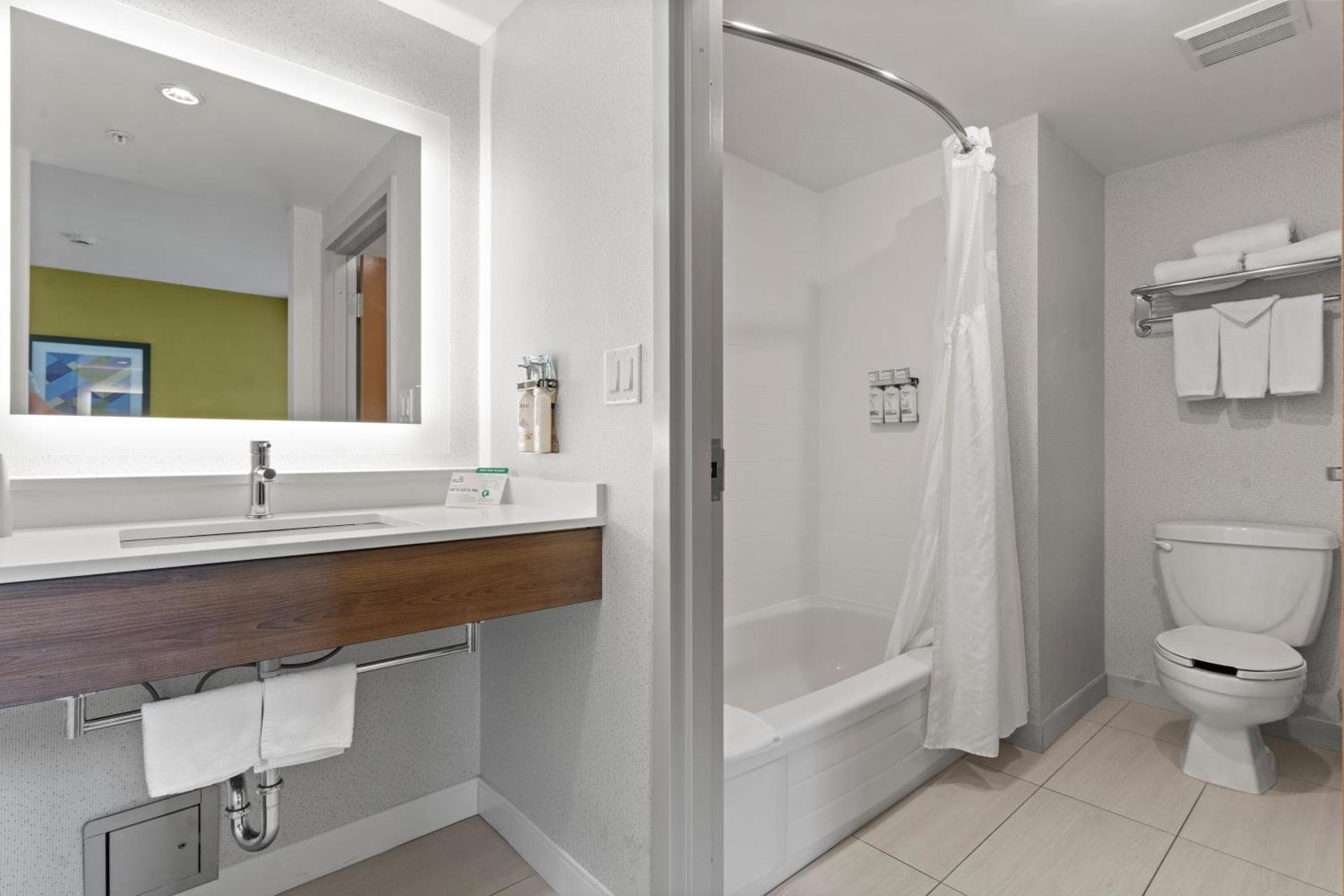 Holiday Inn Express and Suites Surrey by IHG