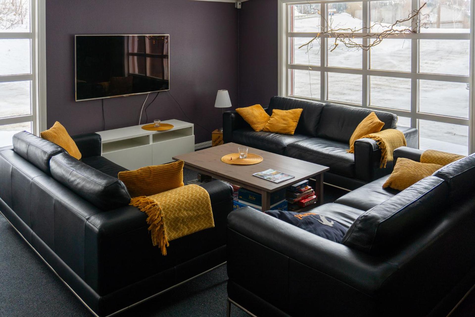 Communal lounge/ TV room