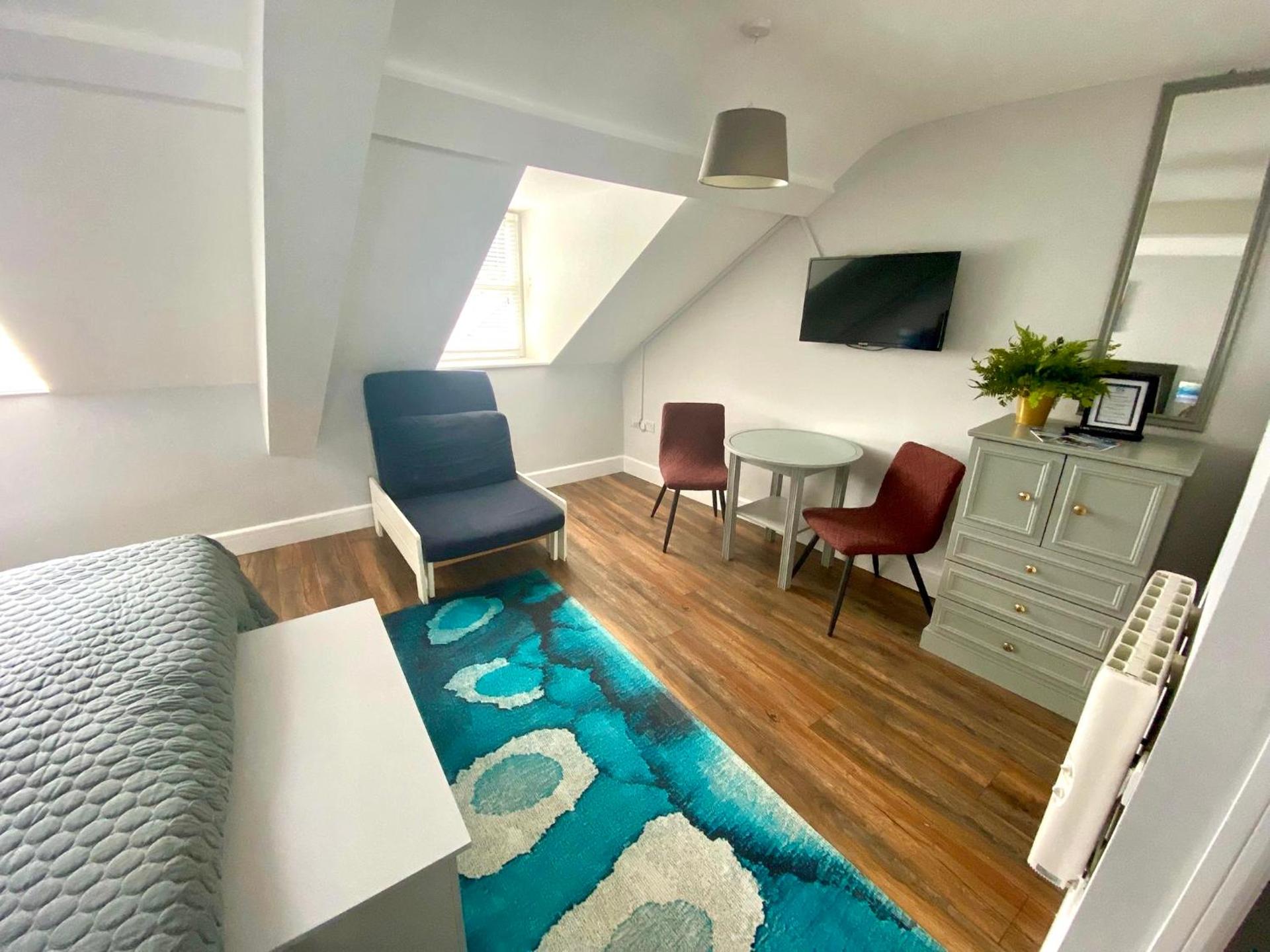 6 New Street Bantry Studio Apartment 3