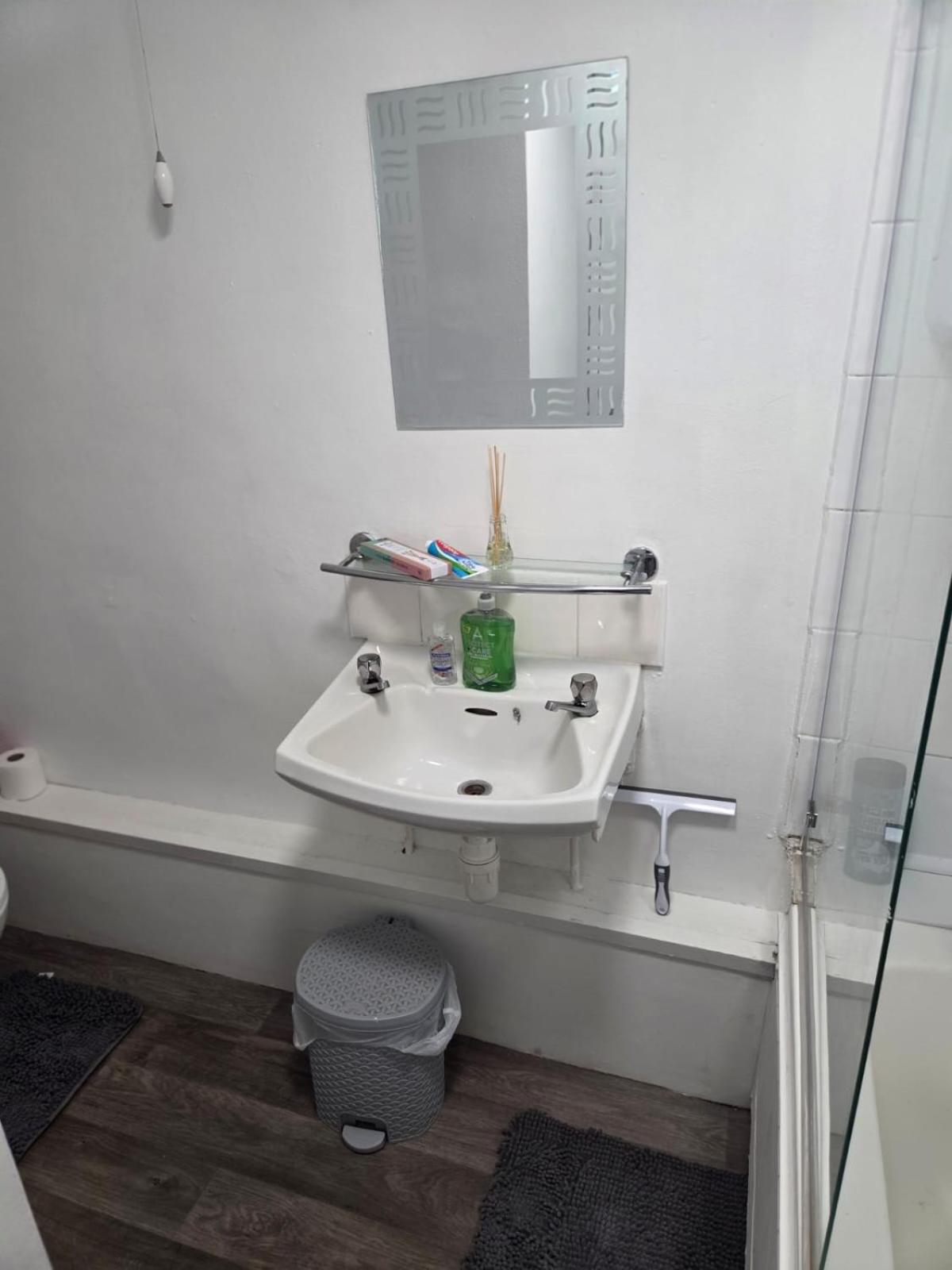 One bedroom apartment - Free Parking - Harlow - Close to Stansted Airport