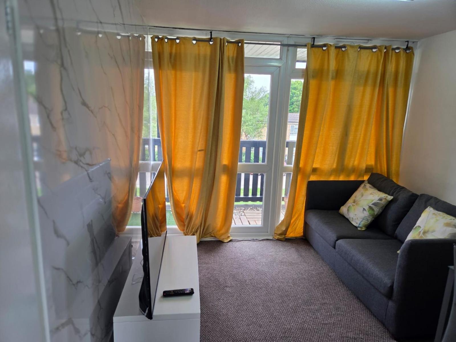 One bedroom apartment - Free Parking - Harlow - Close to Stansted Airport