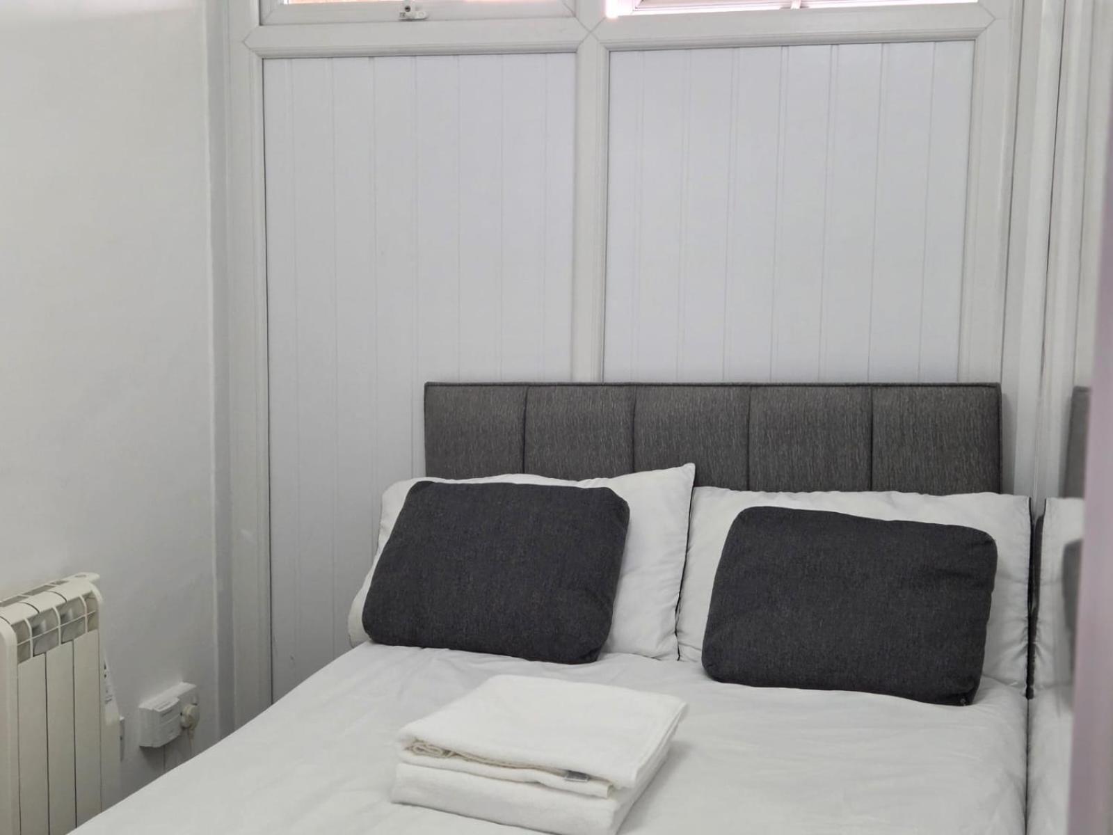 One bedroom apartment - Free Parking - Harlow - Close to Stansted Airport