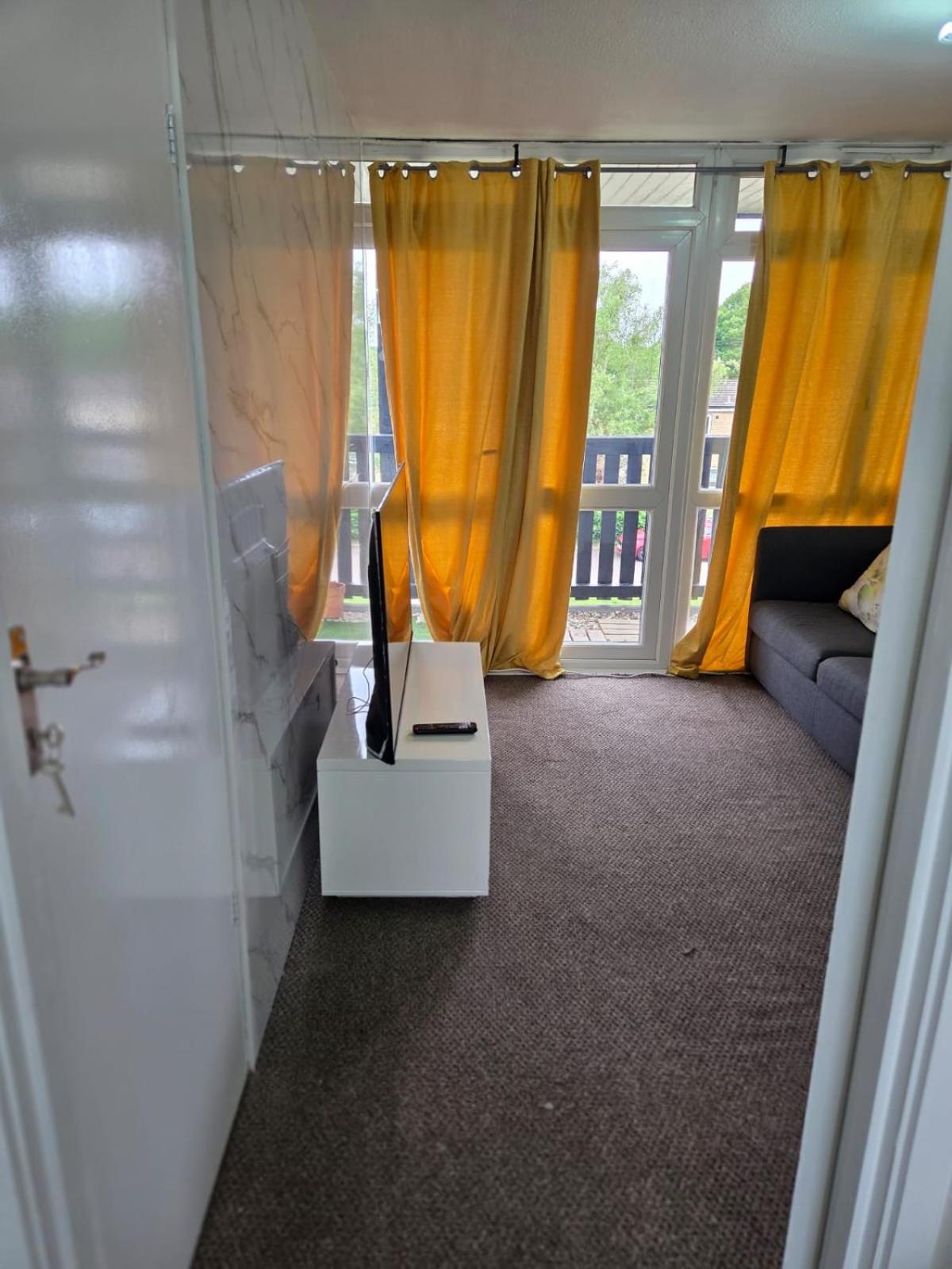 One bedroom apartment - Free Parking - Harlow - Close to Stansted Airport