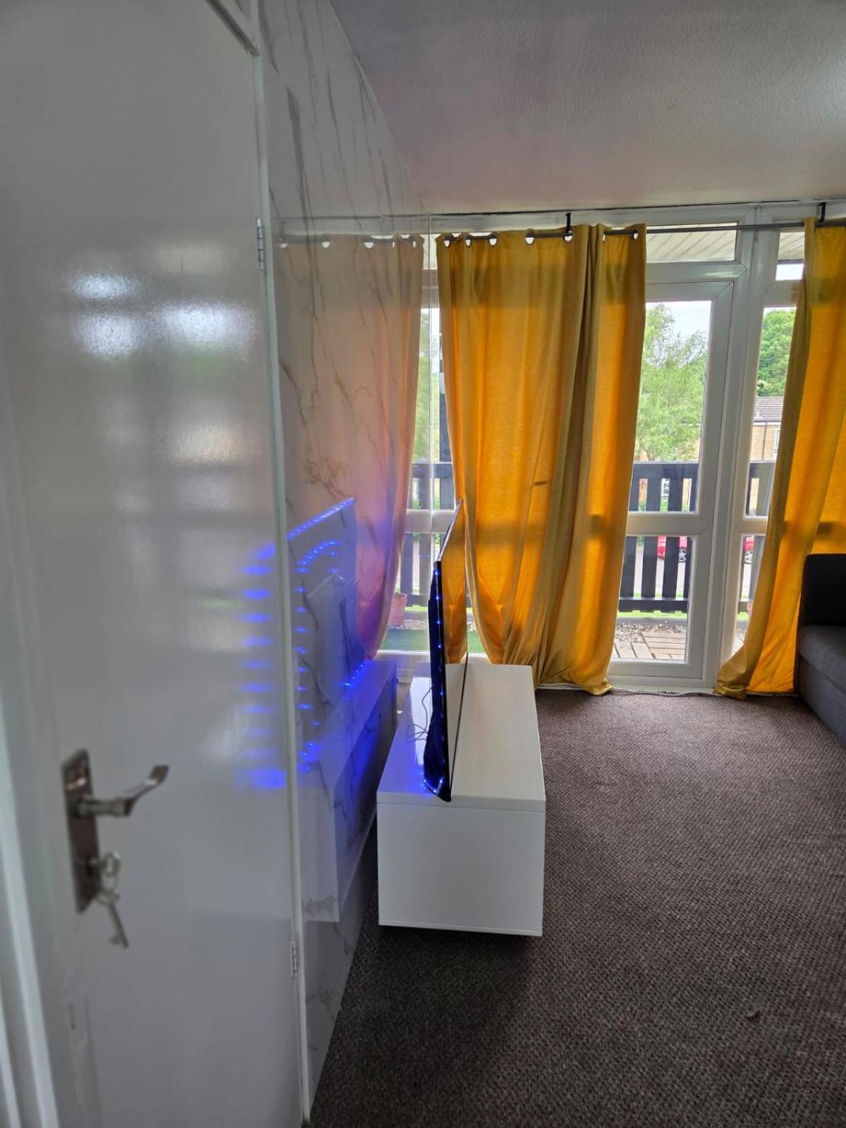 One bedroom apartment - Free Parking - Harlow - Close to Stansted Airport