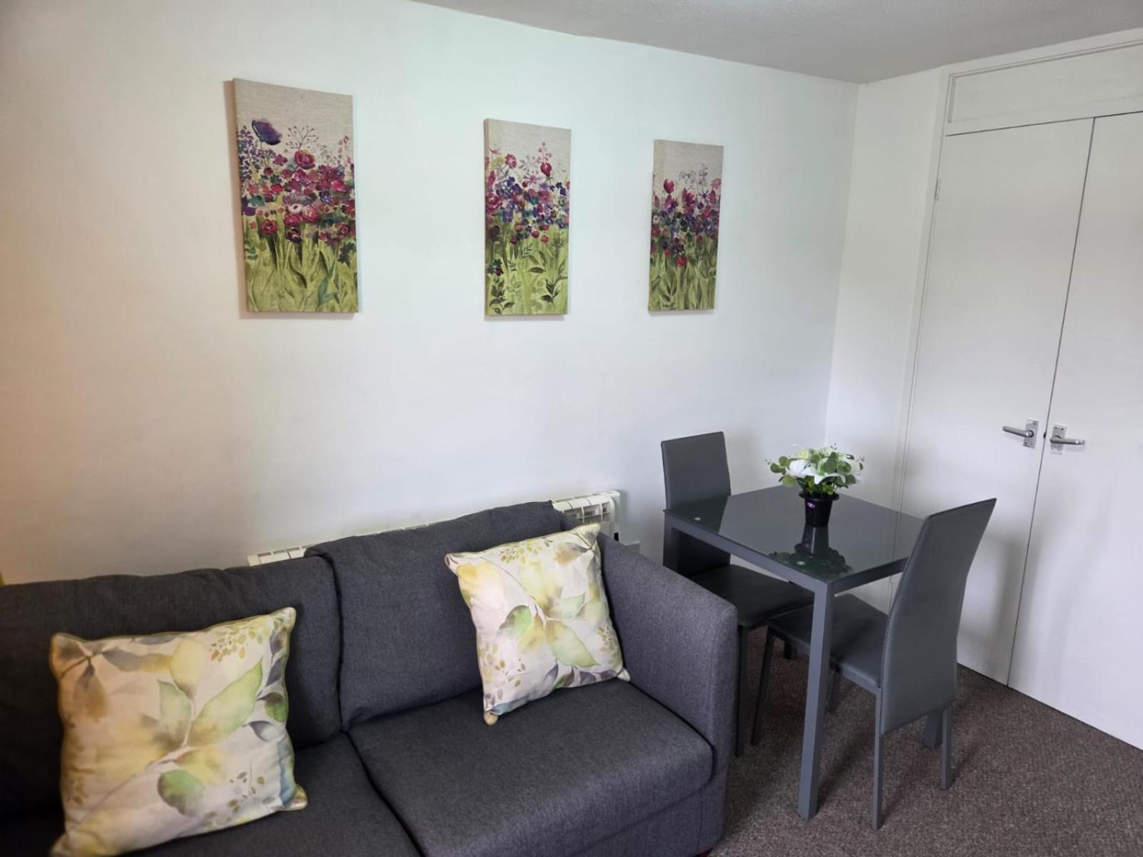 One bedroom apartment - Free Parking - Harlow - Close to Stansted Airport