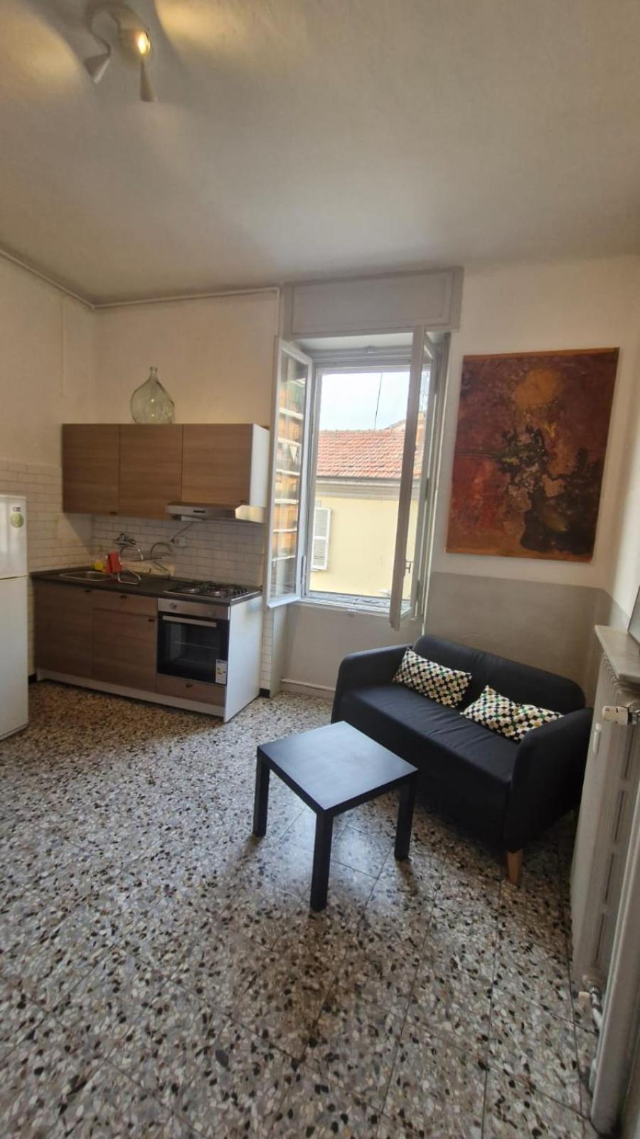 120m2-INTERO-CENTROstorico-PzzaGenova-Ospedale-parking free close