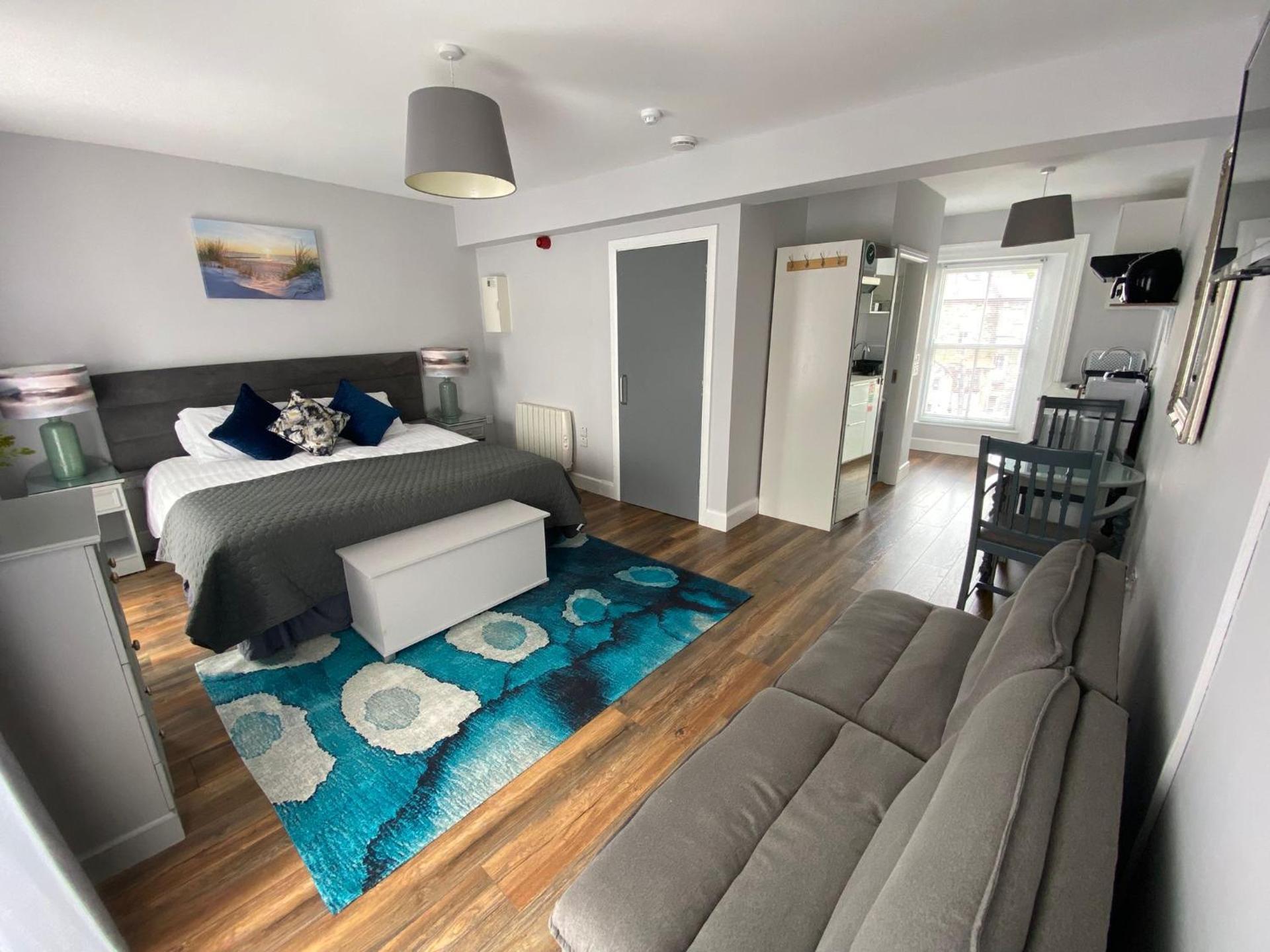 6 New Street Bantry Studio Apartment 2