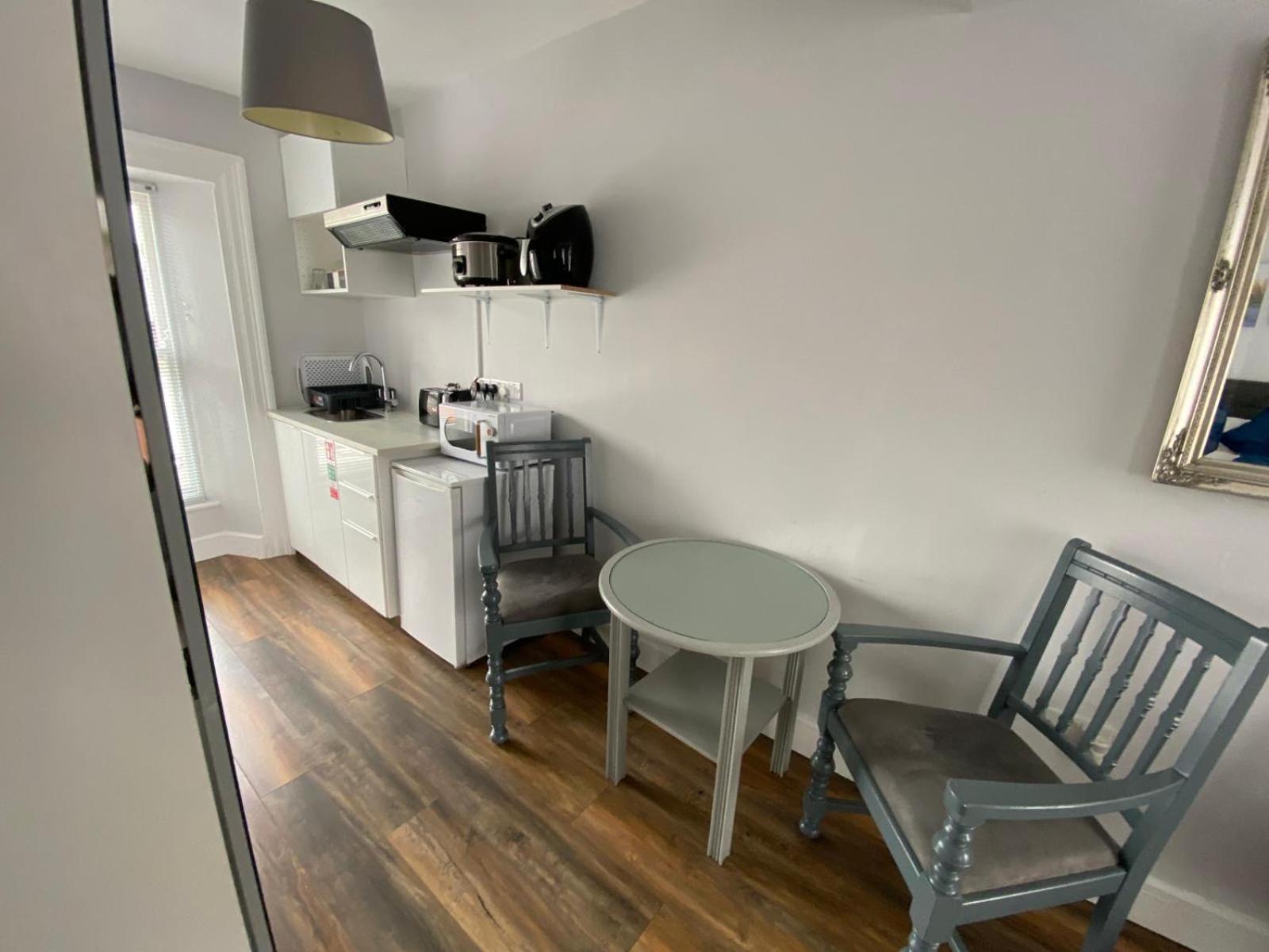 6 New Street Bantry Studio Apartment 2