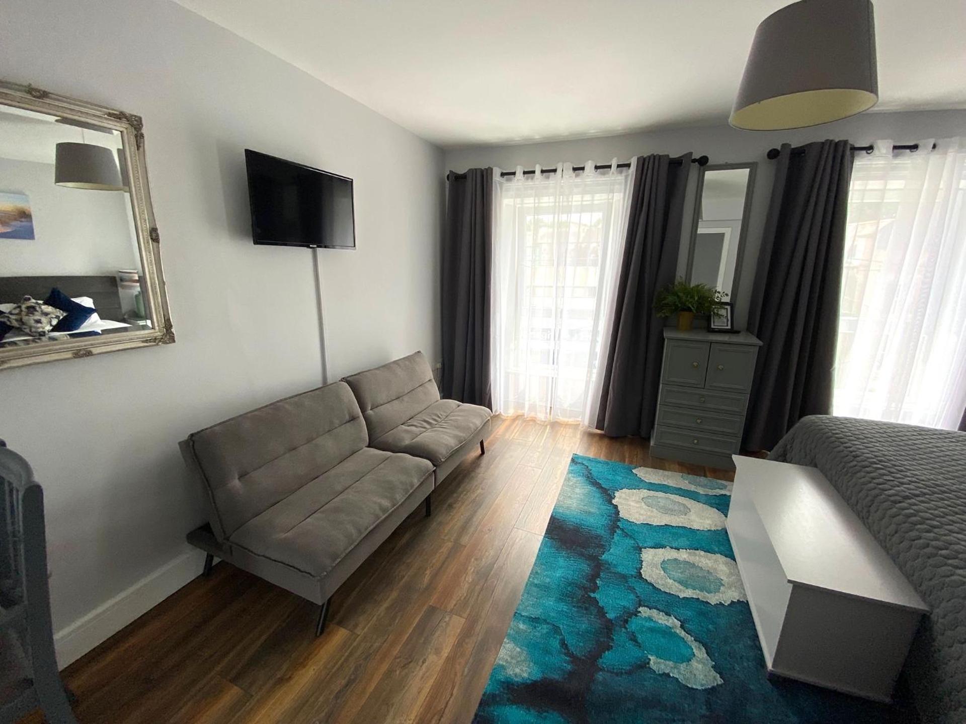 6 New Street Bantry Studio Apartment 2