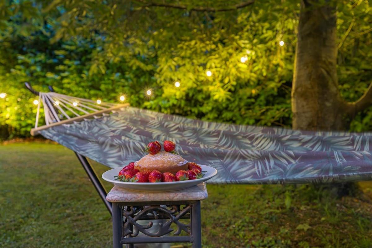 Barn with Hot Tub, Pool Table & Pizza Oven
