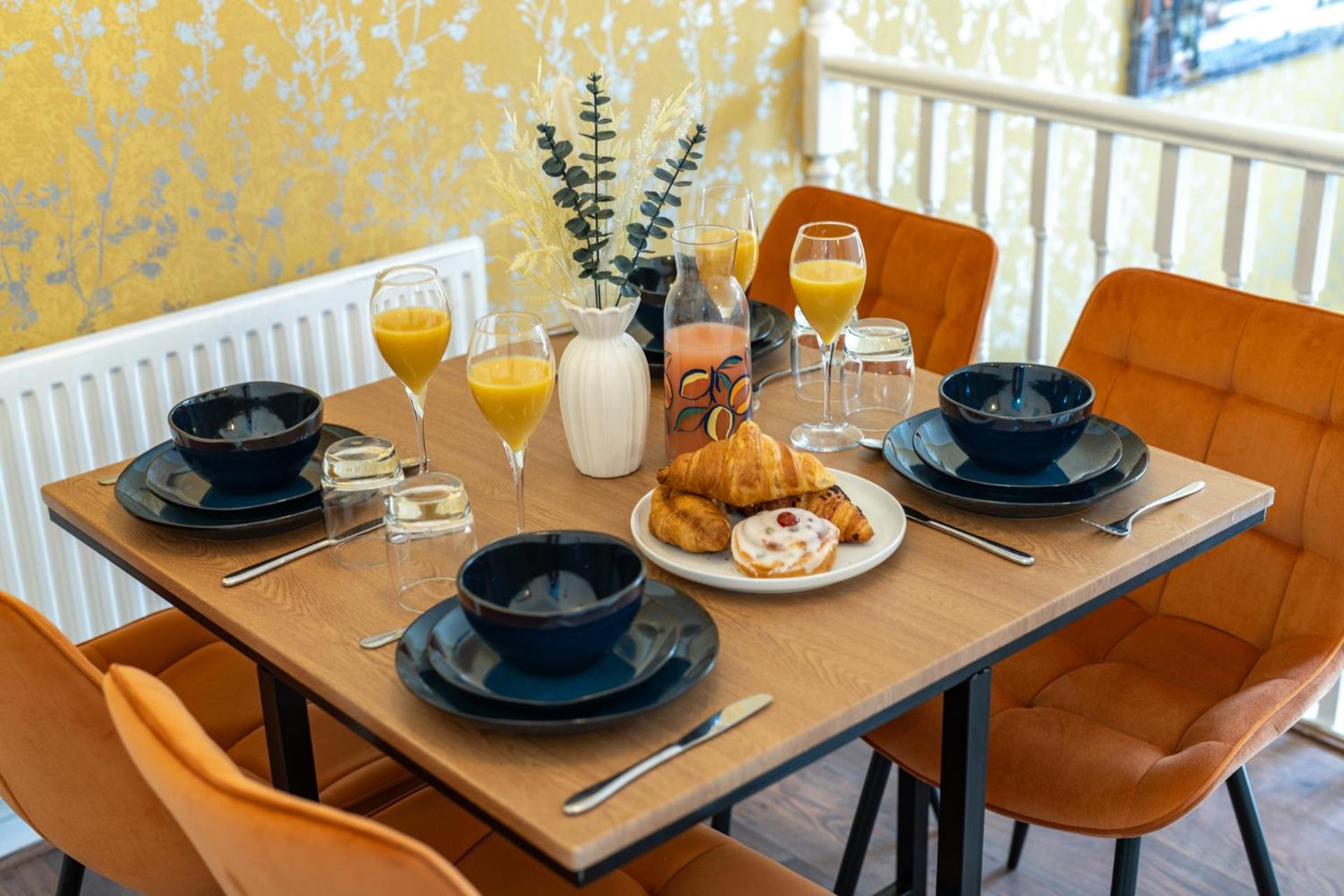 Dockside Home - 5 Comfy Beds-Perfect for Contractors and Families- Free Parking