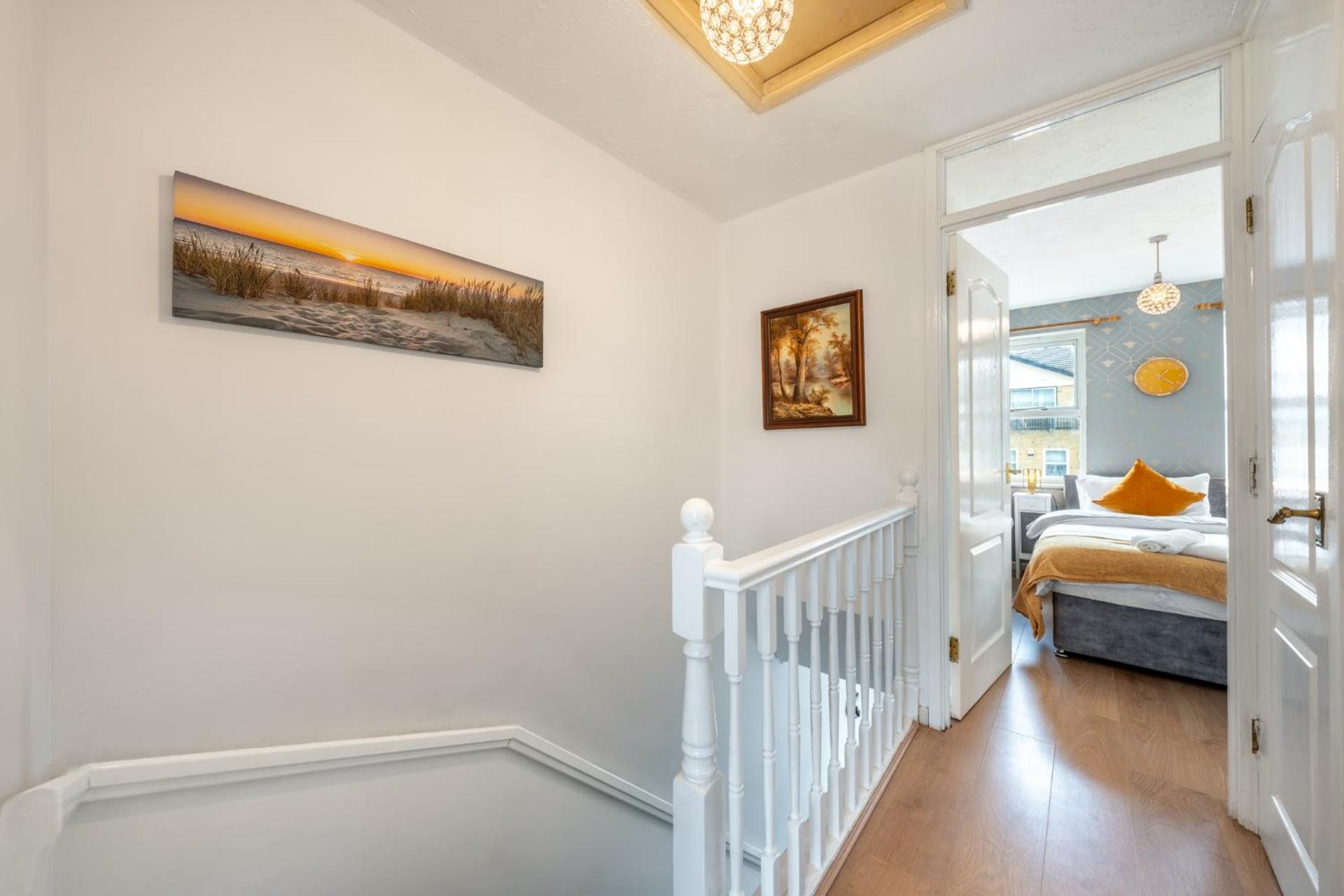 Dockside Home - 5 Comfy Beds-Perfect for Contractors and Families- Free Parking