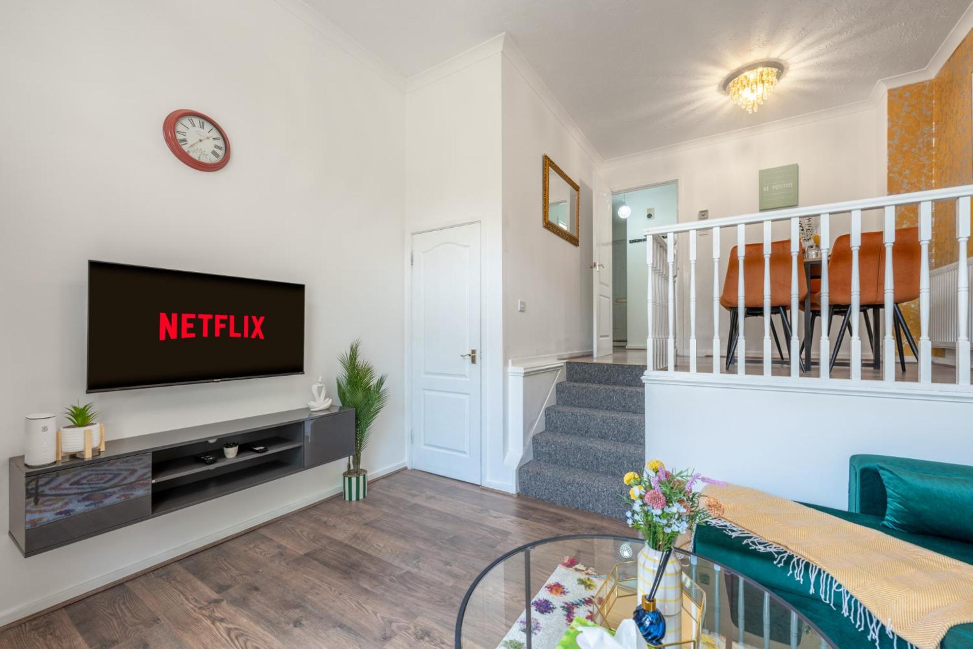 Dockside Home - 5 Comfy Beds-Perfect for Contractors and Families- Free Parking