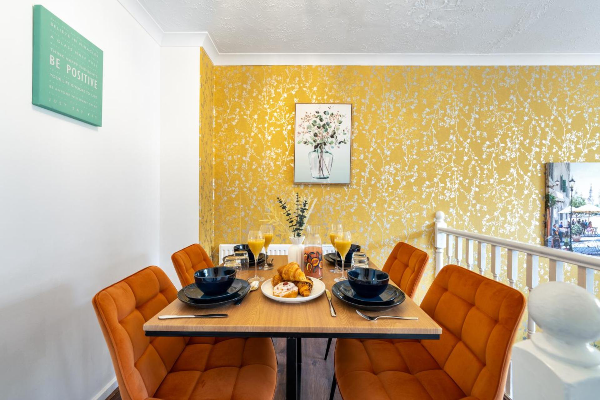 Dockside Home - 5 Comfy Beds-Perfect for Contractors and Families- Free Parking