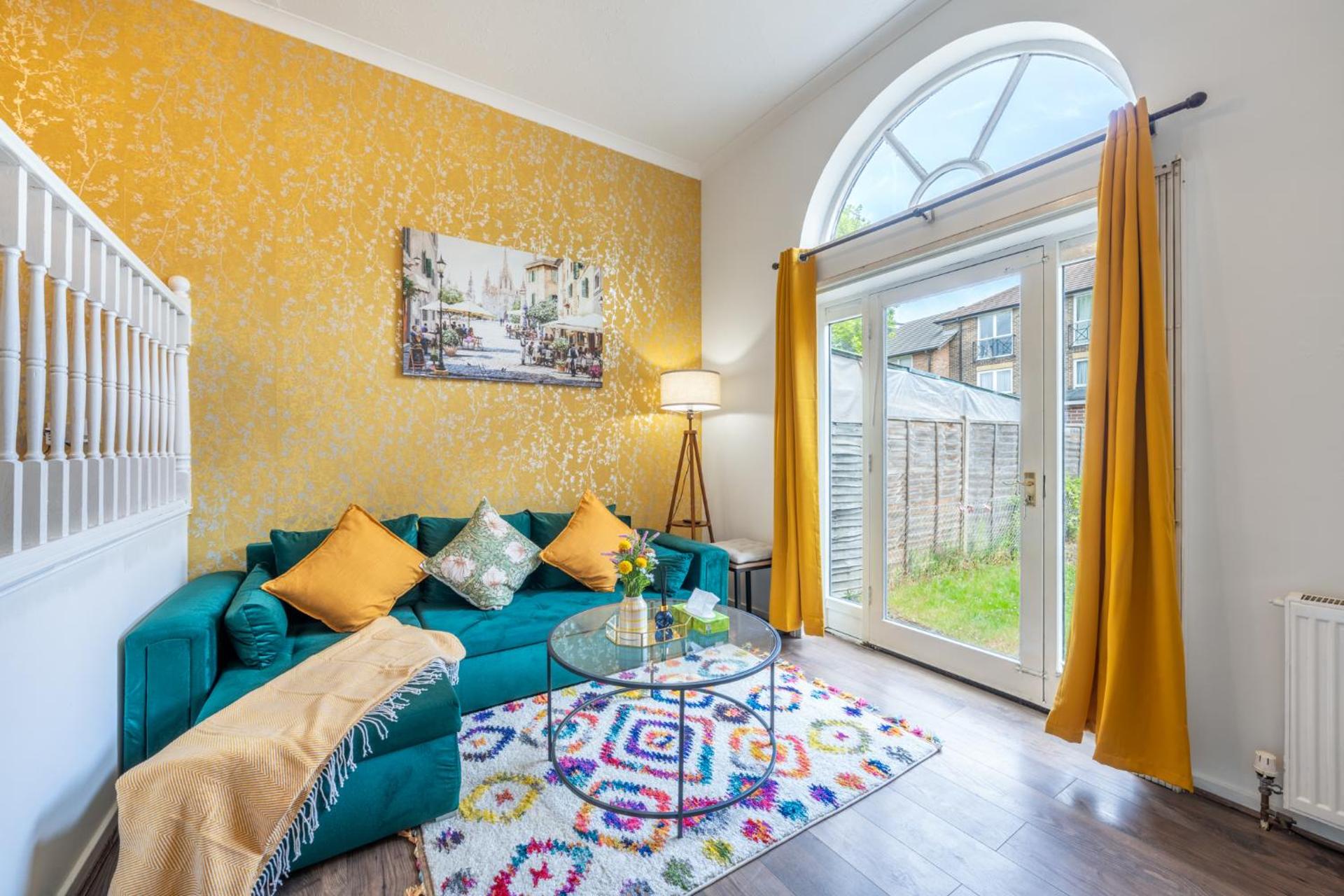 Dockside Home - 5 Comfy Beds-Perfect for Contractors and Families- Free Parking