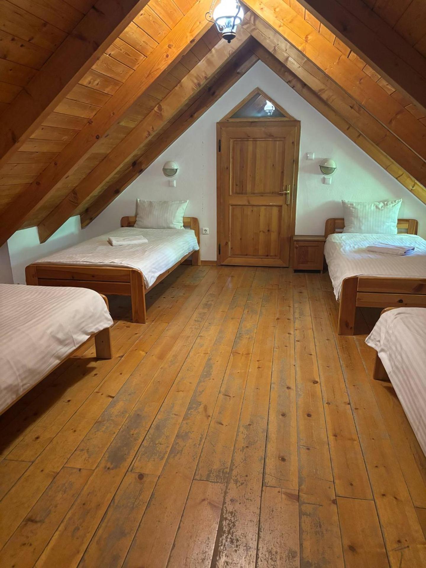 Hollóköves Vendégházak