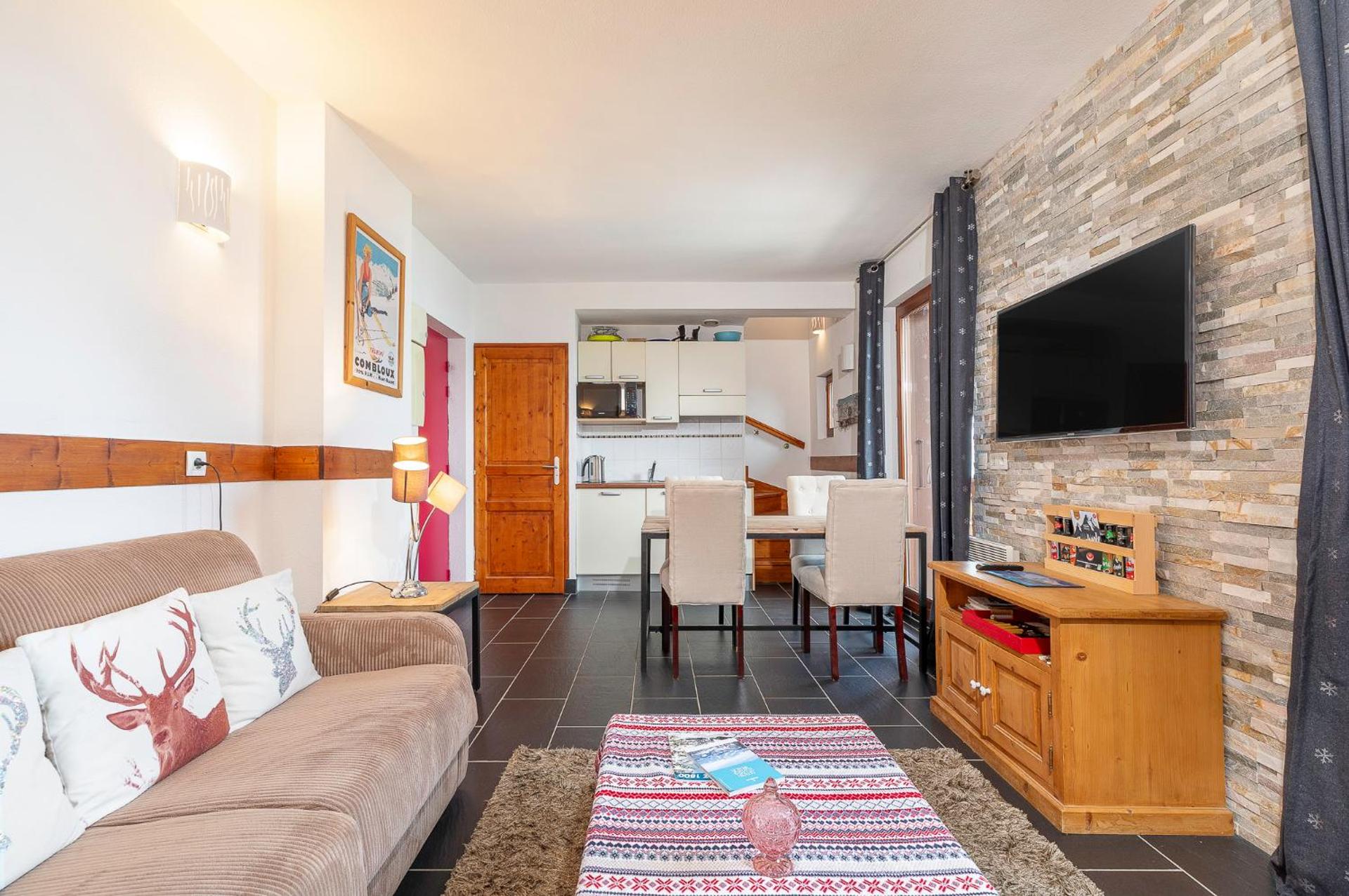 Communal lounge/ TV room