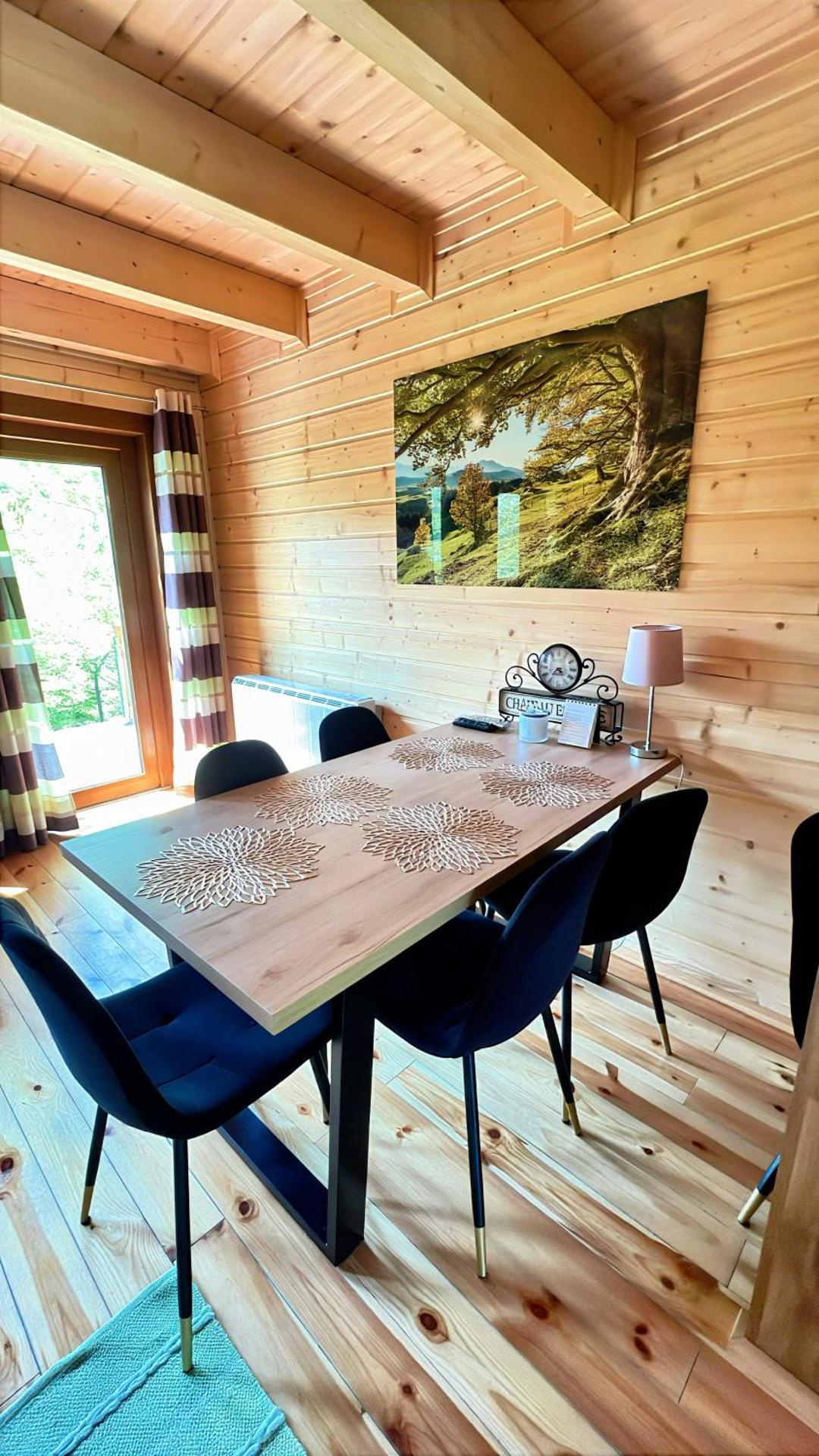 DOMKI JANOSIK Janosik Premium - prywatna posesja i wyższy standard