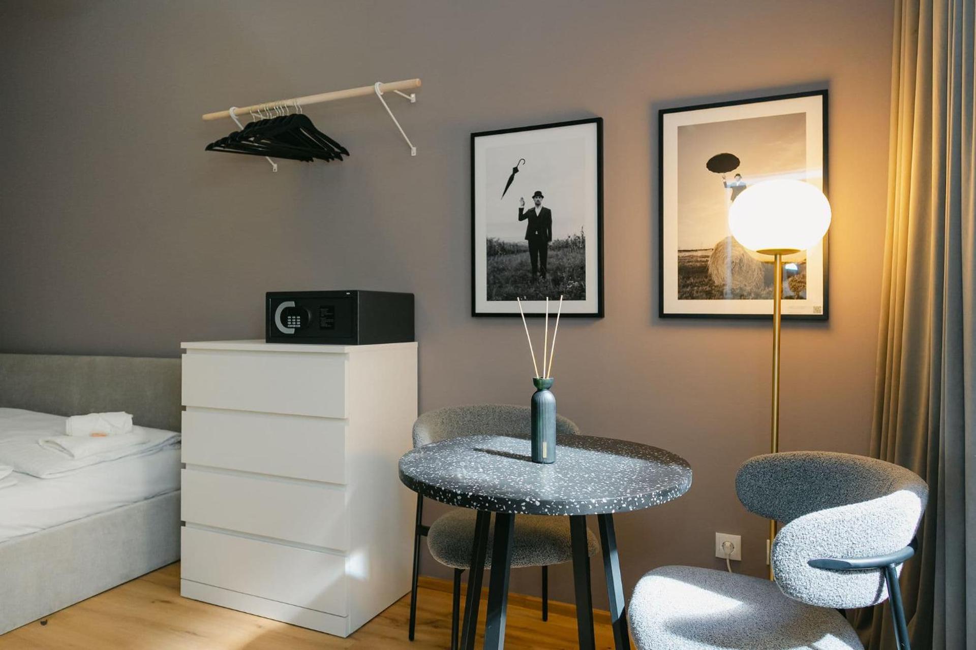 Neat 2BR perfect for 4 free parking