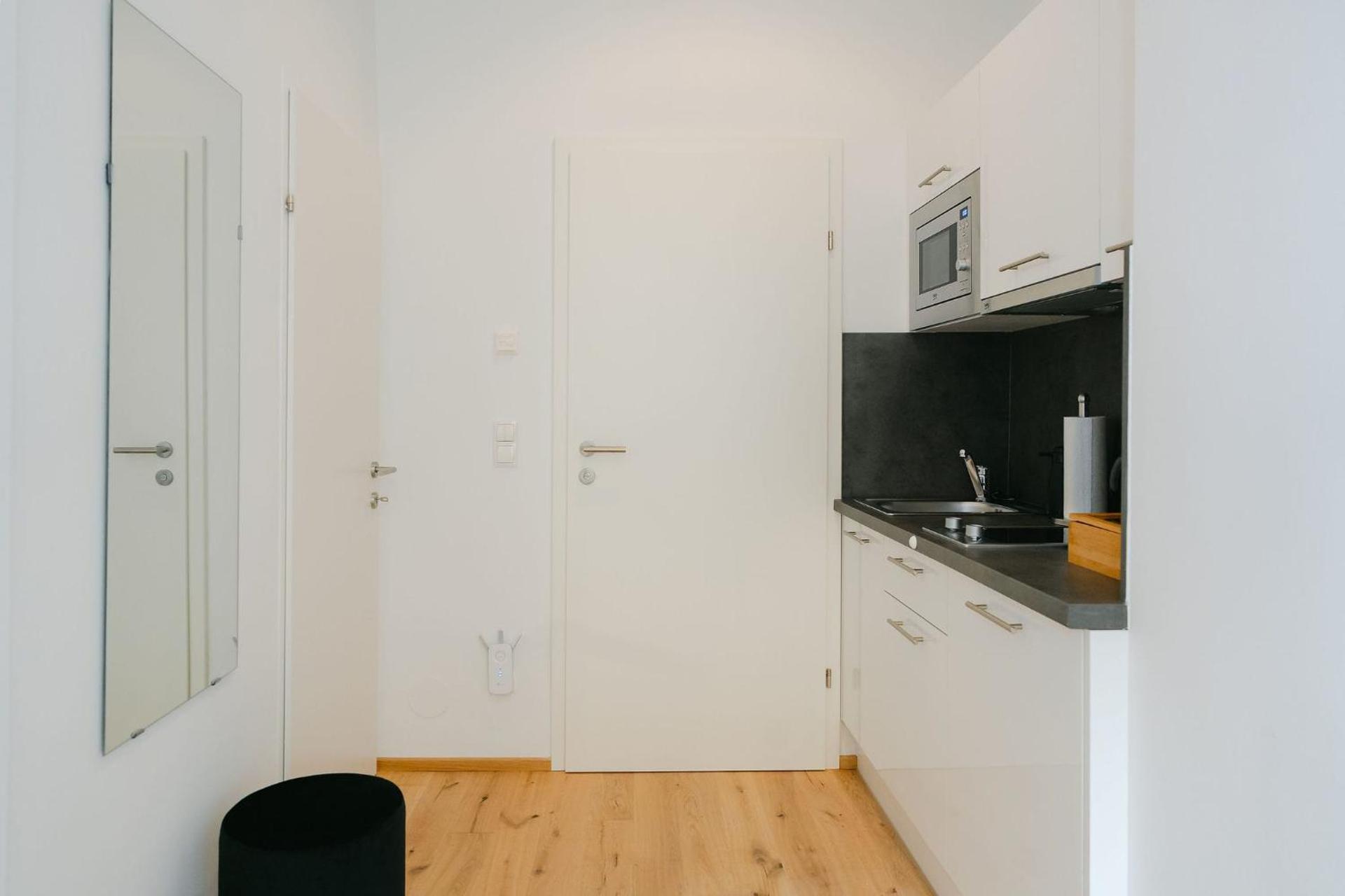 Neat 2BR perfect for 4 free parking