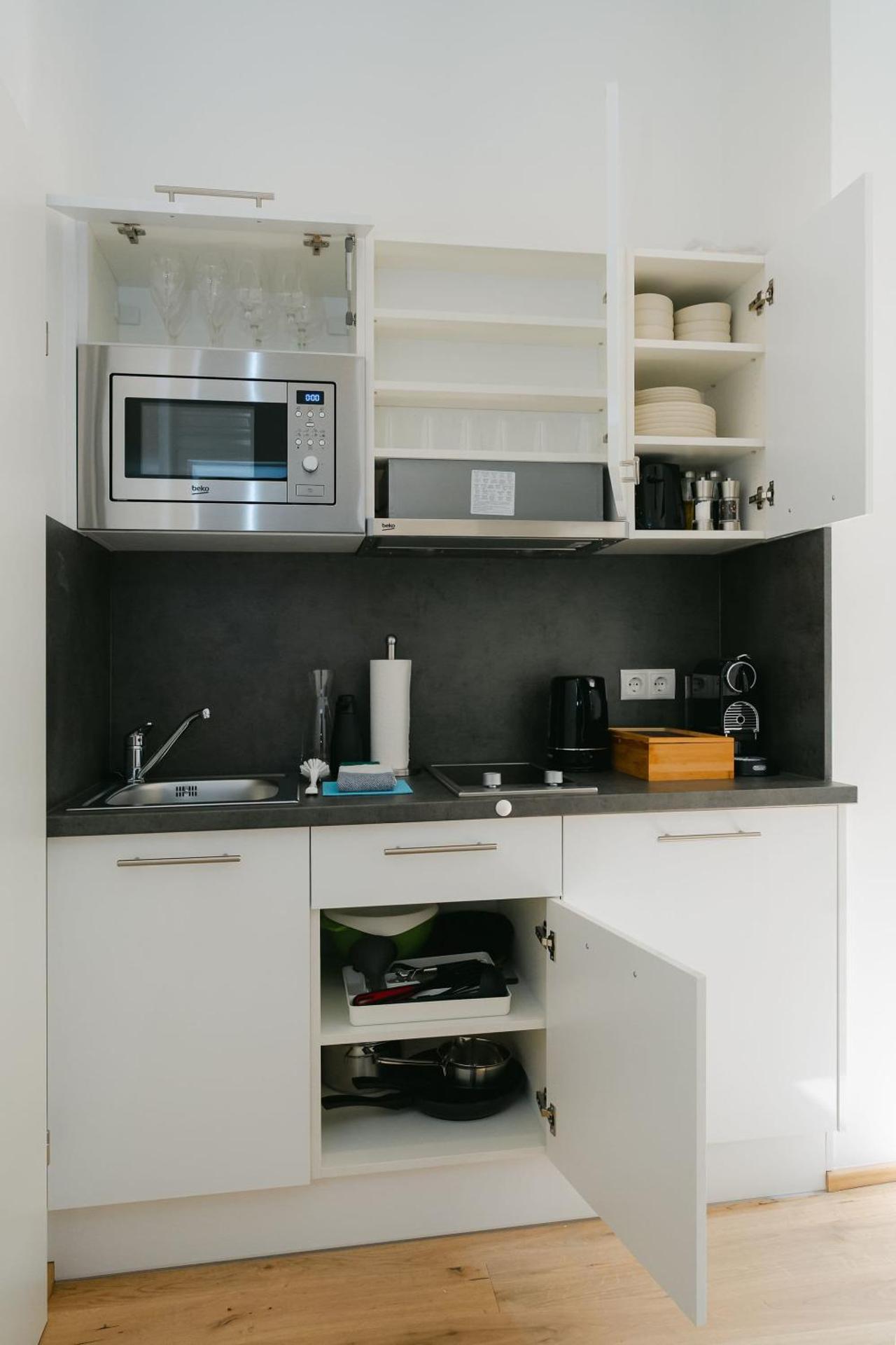 Neat 2BR perfect for 4 free parking