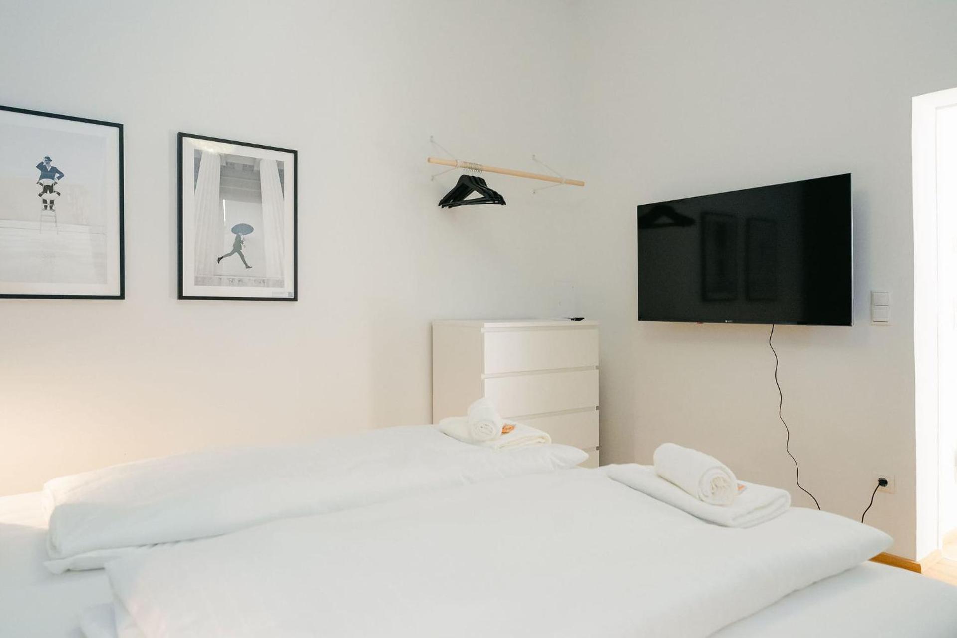 Neat 2BR perfect for 4 free parking