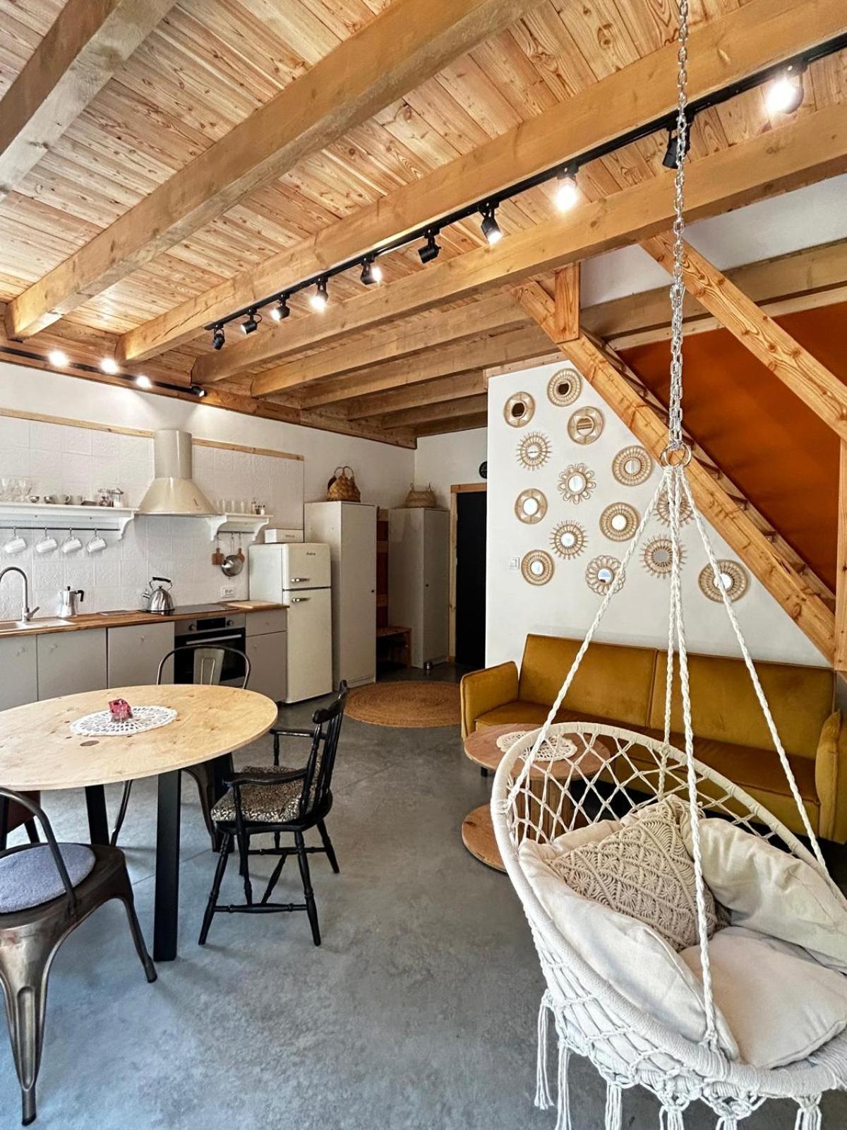 Szumidomki strefa z jacuzzi sauna widok na potok las