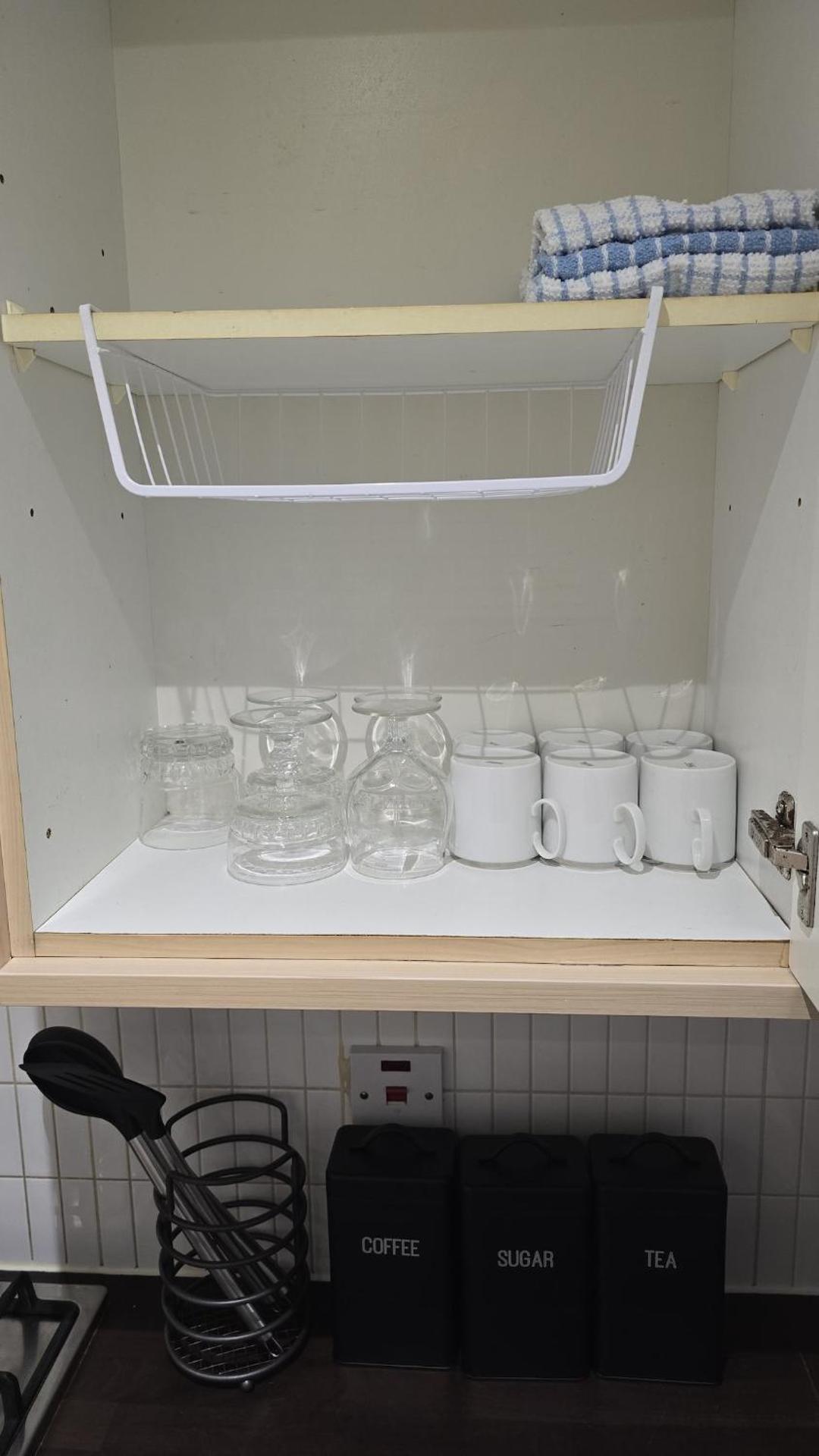 Cosy three bedroom spacious house with parking and Wi-Fi for 7guests