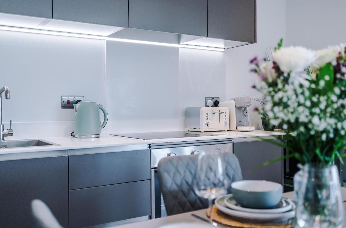 Leeds City Centre, 3 bed, Free Parking, Private Terrace