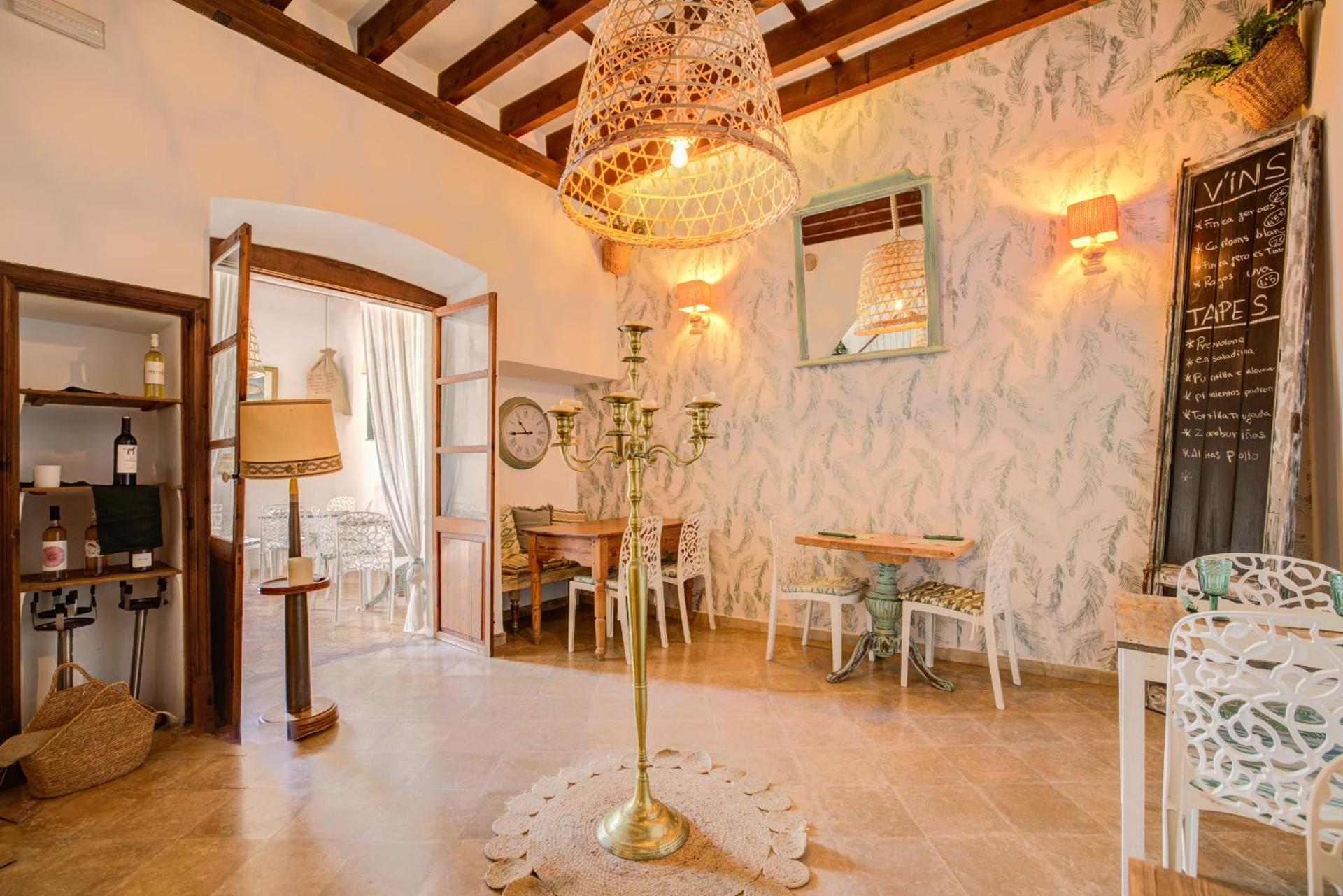 Hotelet Can Oms Picasso by Rentallorca