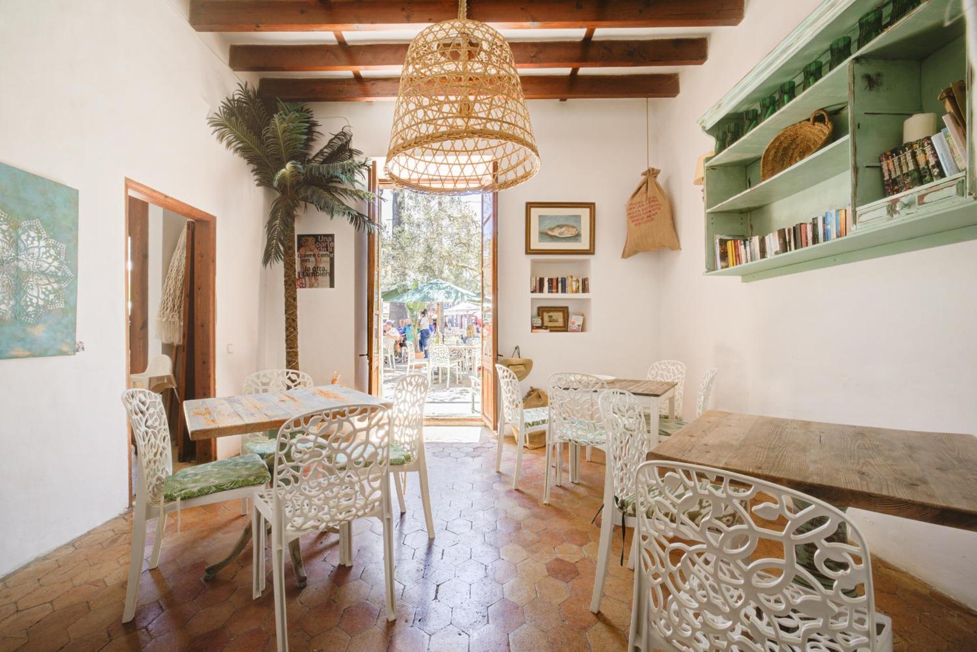 Hotelet Can Oms Picasso by Rentallorca