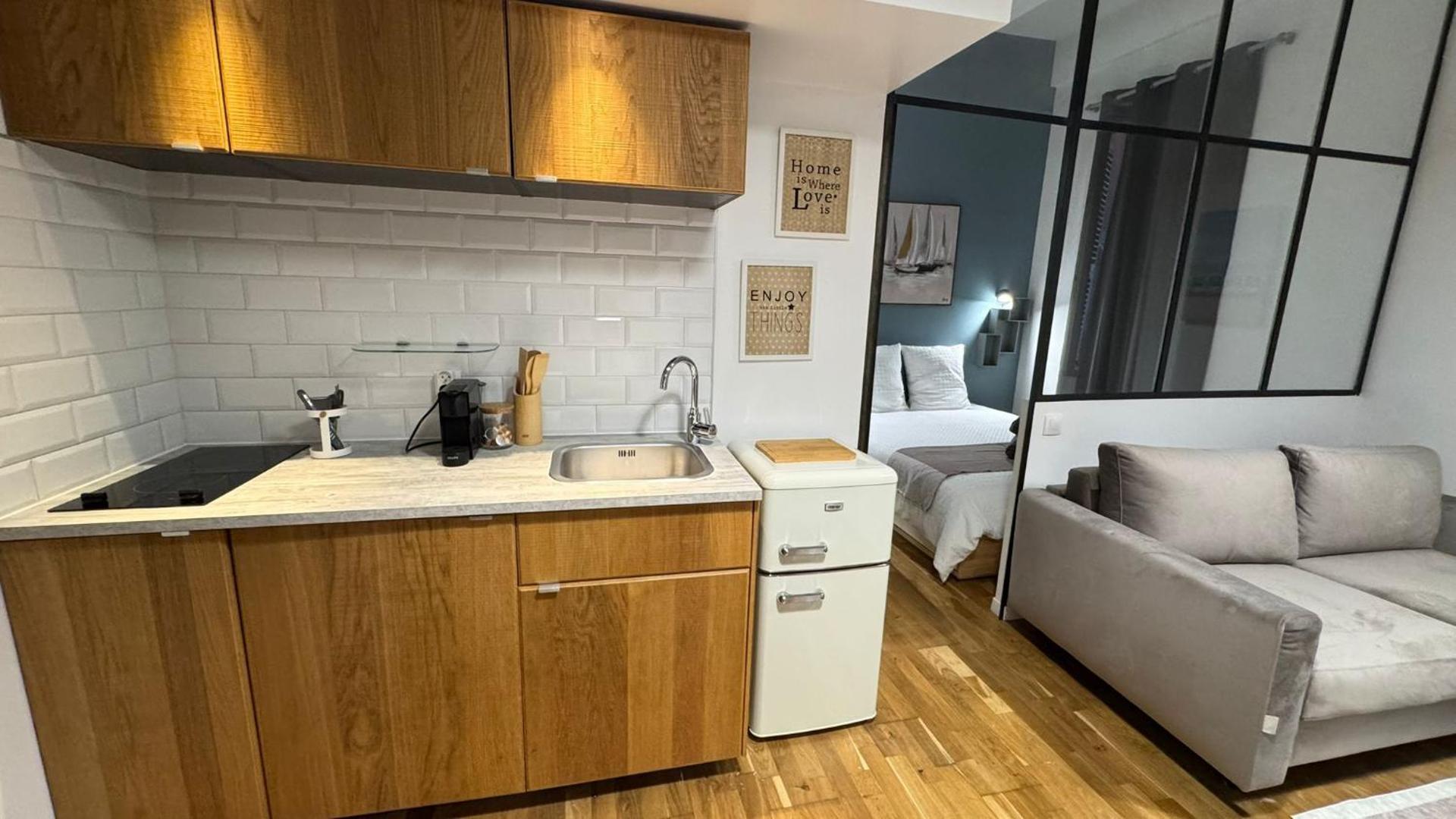 Kitchen or kitchenette