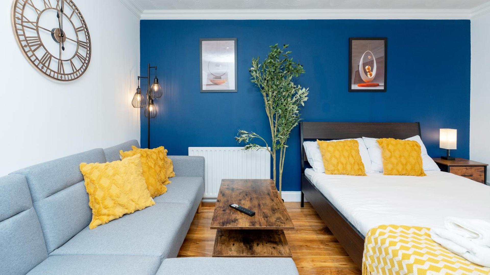 Open Mind Property - 1 Bed Flat with 3 Double Beds