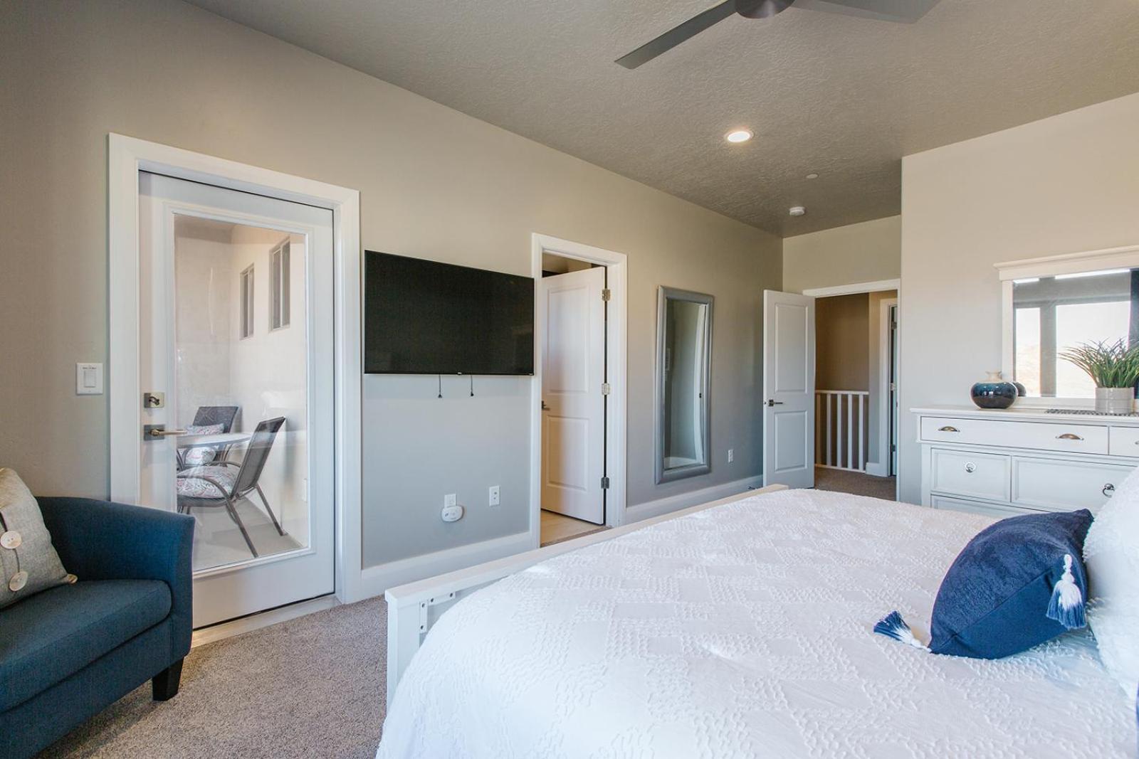 Zion Village Resort 2102 Community Pool, Ping Pong table, and near Zion National Park