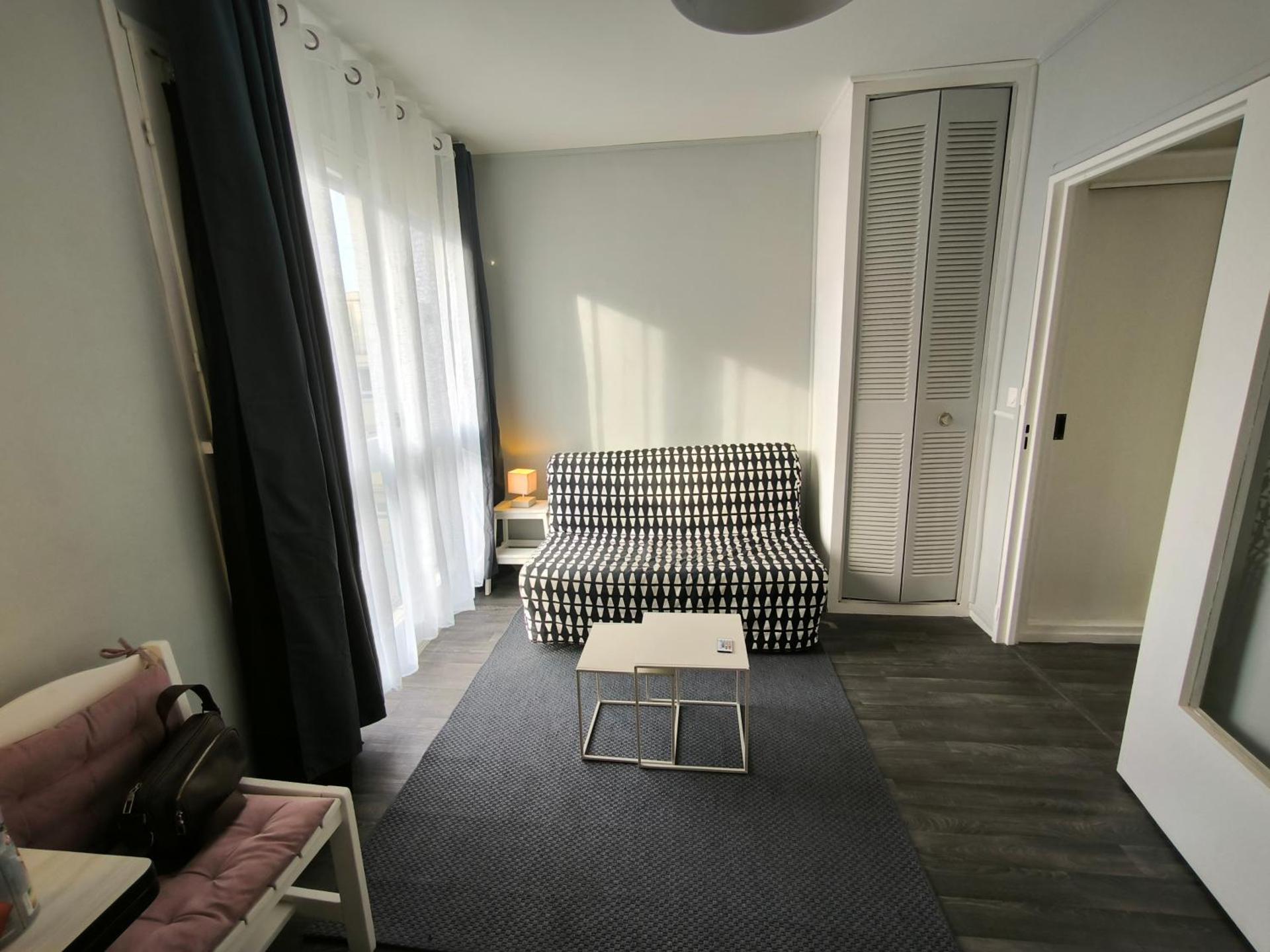 STUDIO en face de la forêt de FONTAINEBLEAU