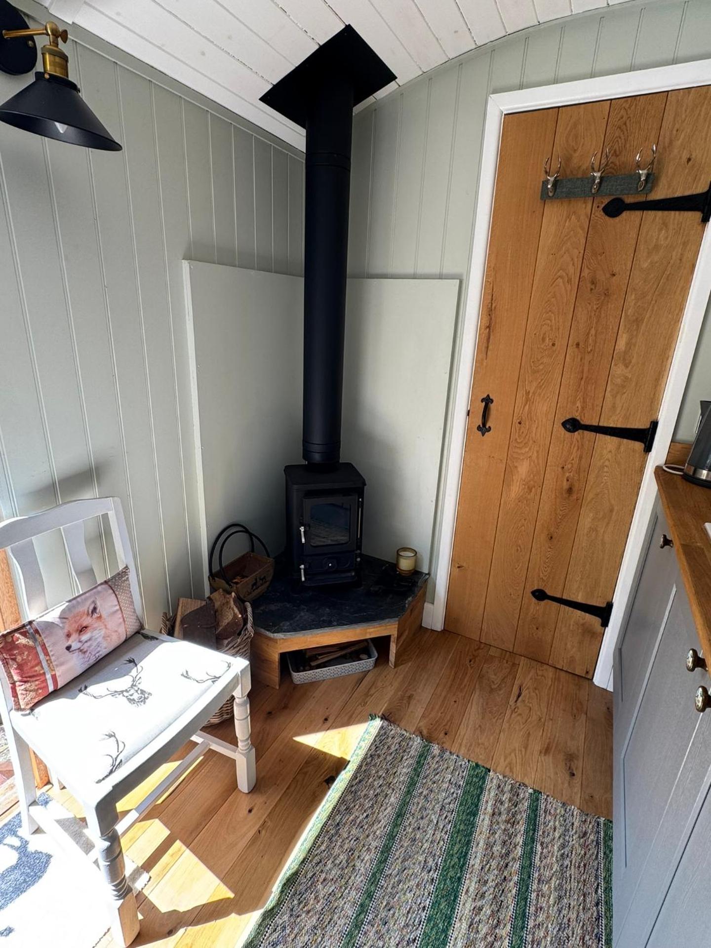 Forest View Shepherd Hut Stag hut