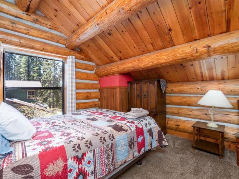 Yosemite Log Cabin-Rustic Charm-Sleeps 8
