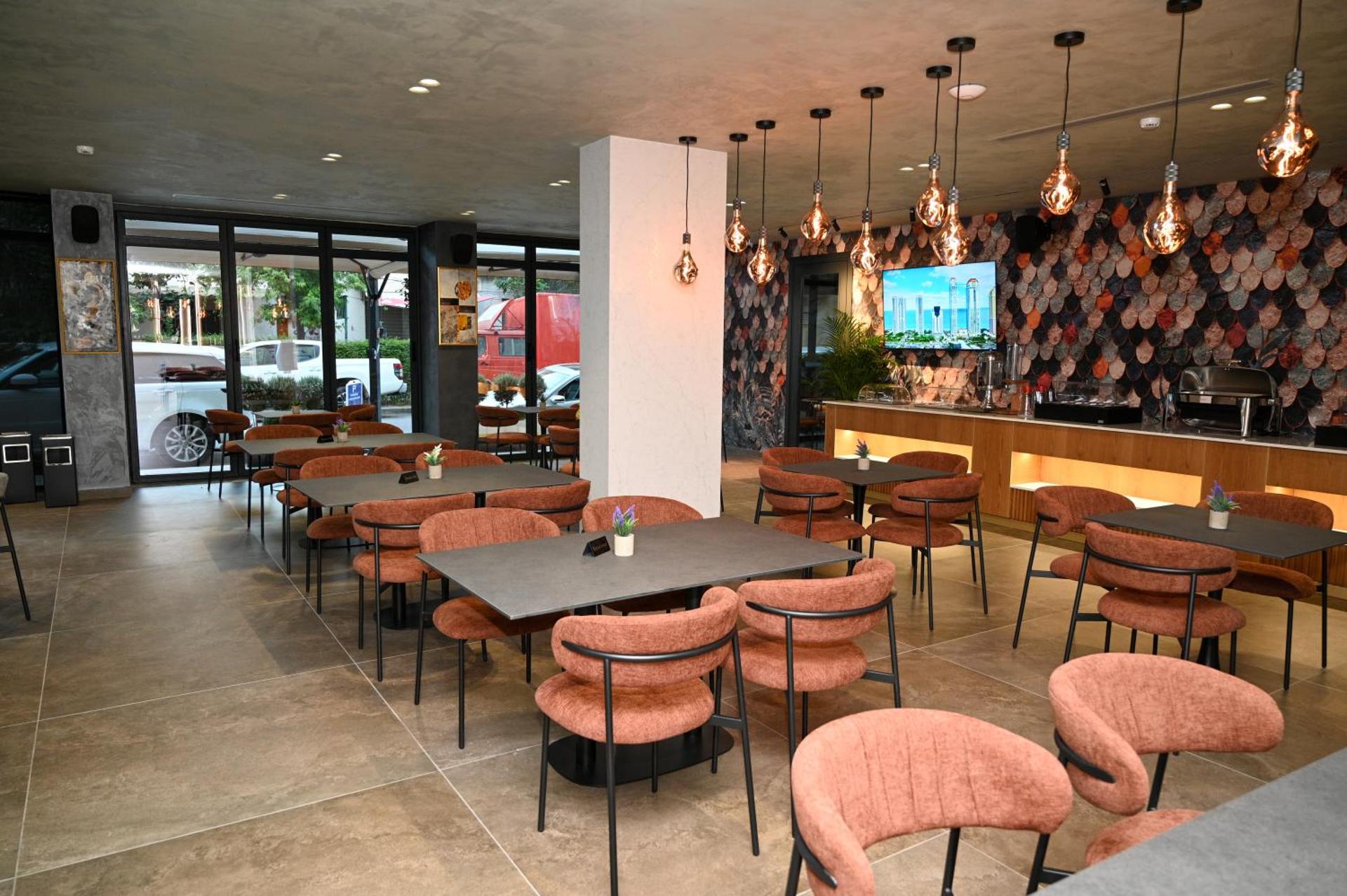 Communal lounge/ TV room