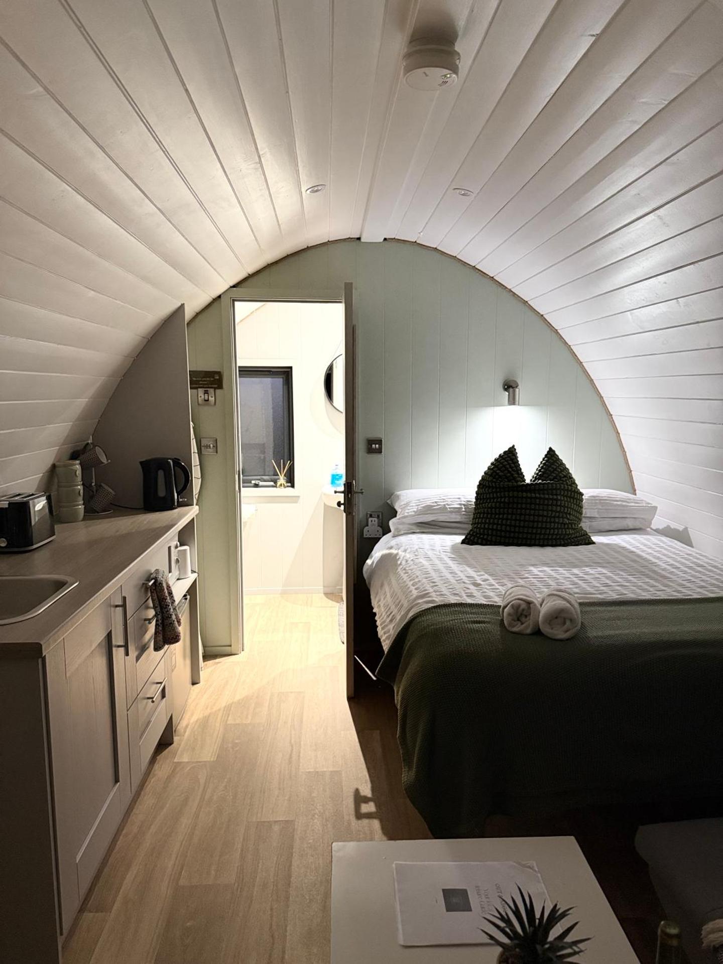 The Garden Pod with Private Hot Tub