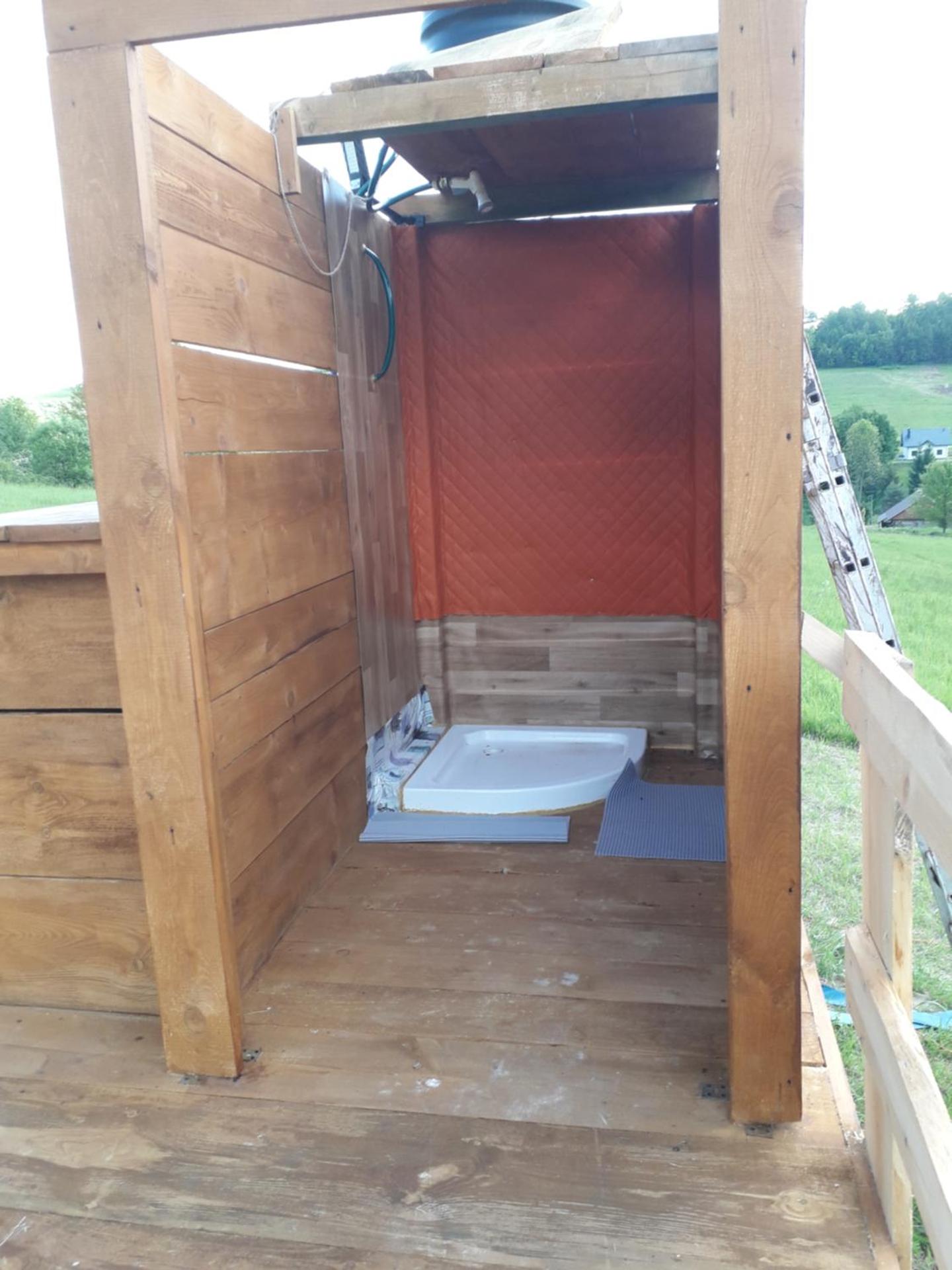 glampling namiot przy podeście