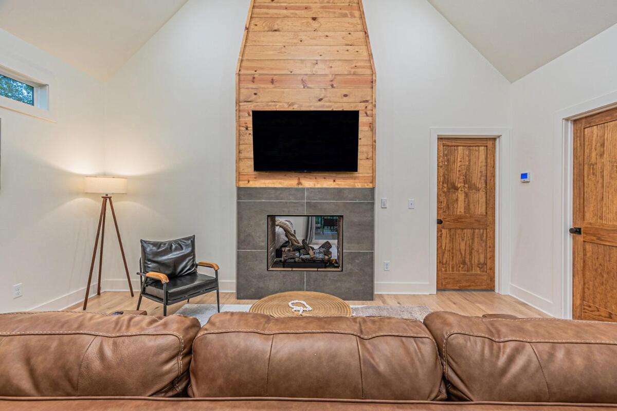 The Echo - Forest Romance with Sunken Hot Tub Underneath the Starlit Night