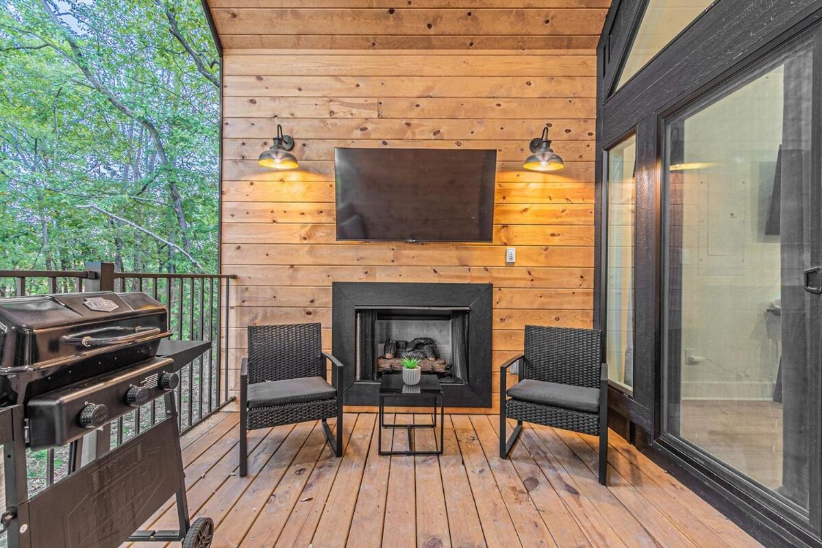 The Echo - Forest Romance with Sunken Hot Tub Underneath the Starlit Night