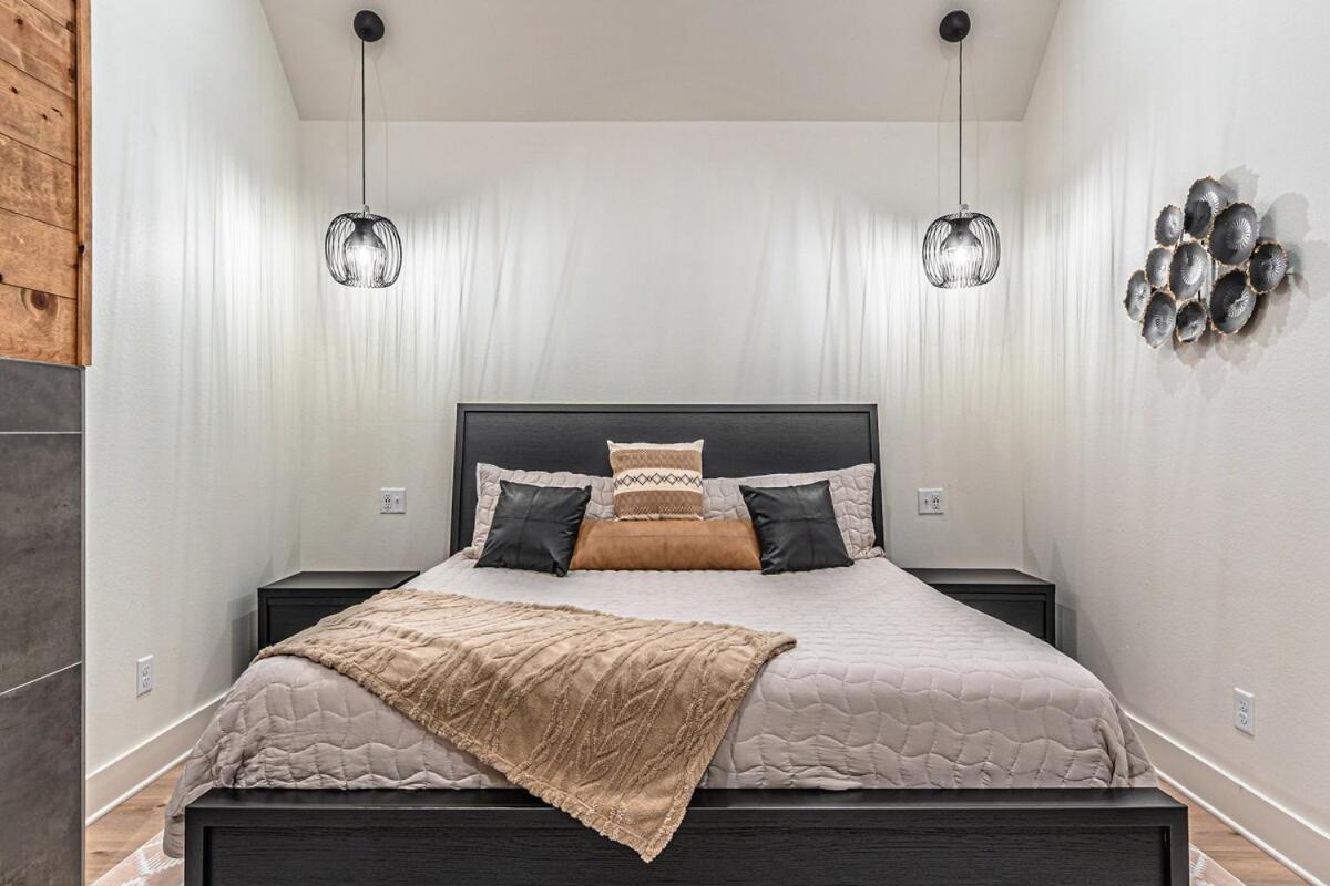 The Echo - Forest Romance with Sunken Hot Tub Underneath the Starlit Night