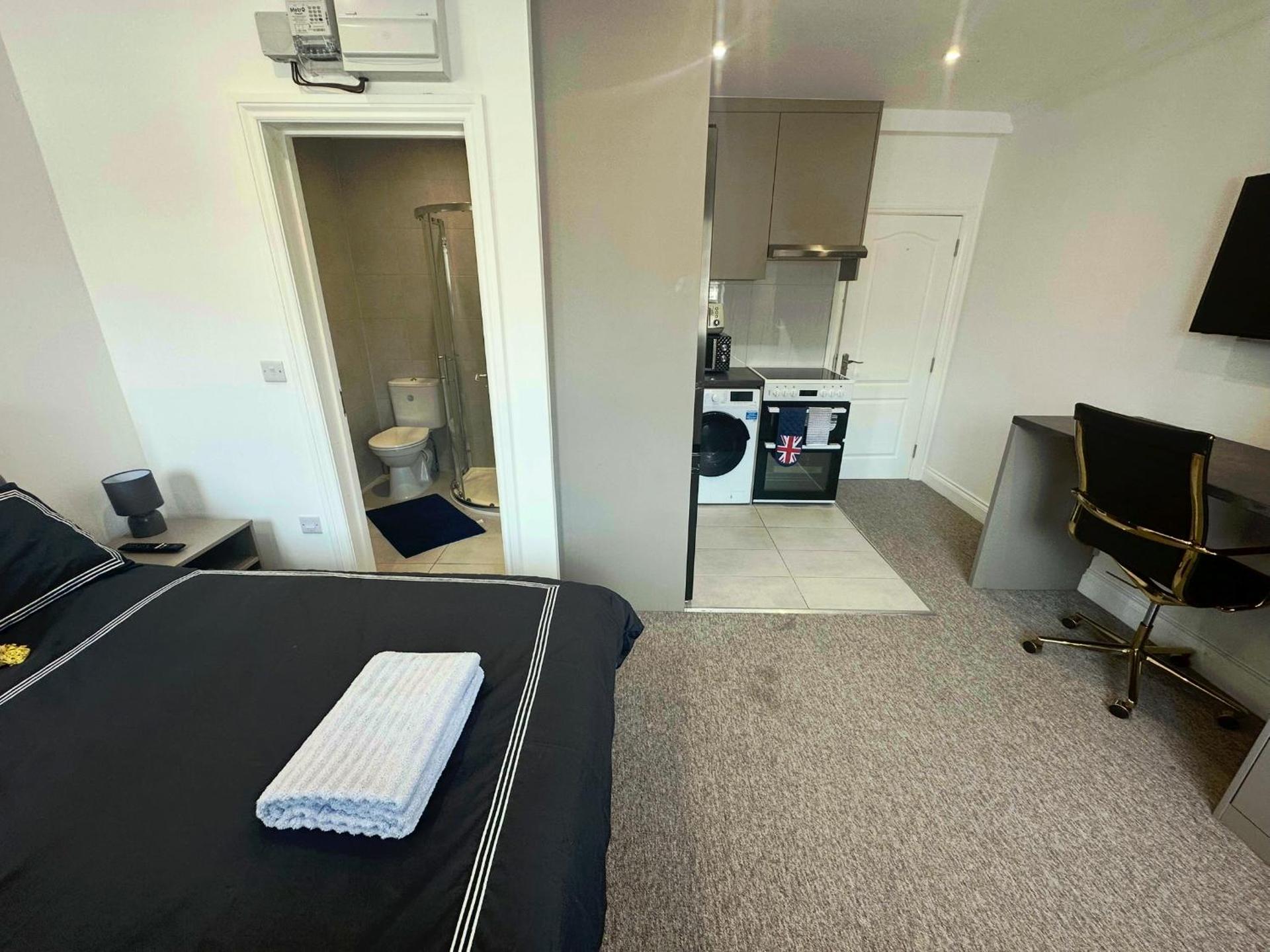 Spectacular Modern, Private Apartment,15 Mins To Central London