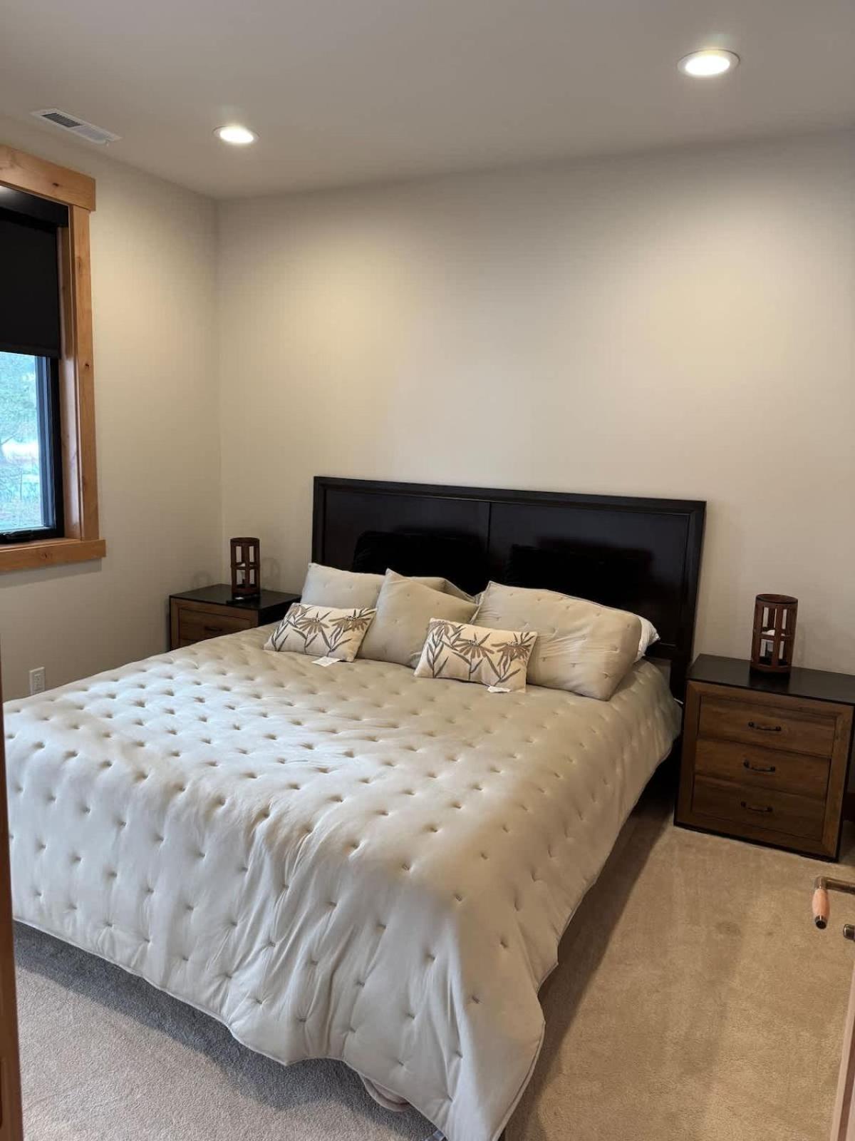 Serenity on 13 Suncadia-luxury 4bd ensuite spa retreat with Sauna, Steam Shower, Jacuzzi, Hot tub, Fire Pit & on-site EV chg