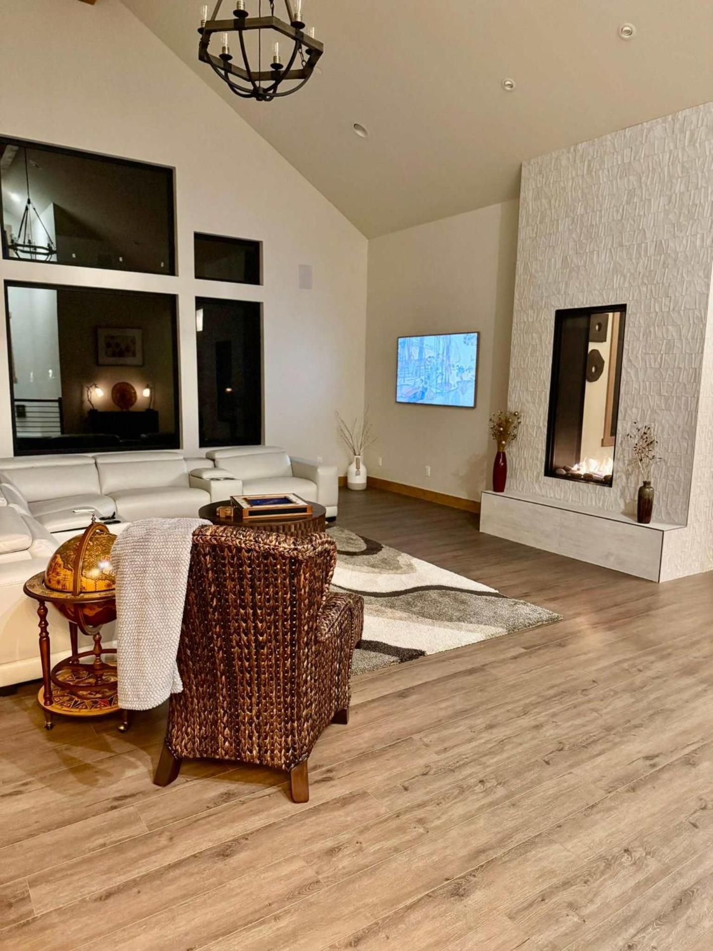 Serenity on 13 Suncadia-luxury 4bd ensuite spa retreat with Sauna, Steam Shower, Jacuzzi, Hot tub, Fire Pit & on-site EV chg