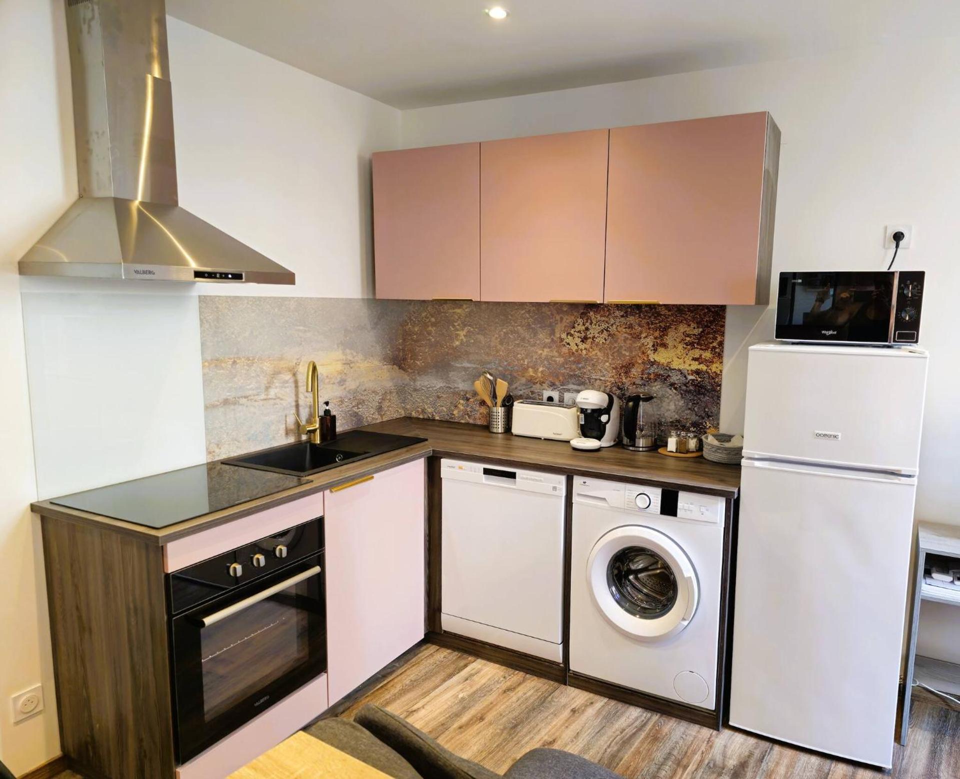 Kitchen or kitchenette