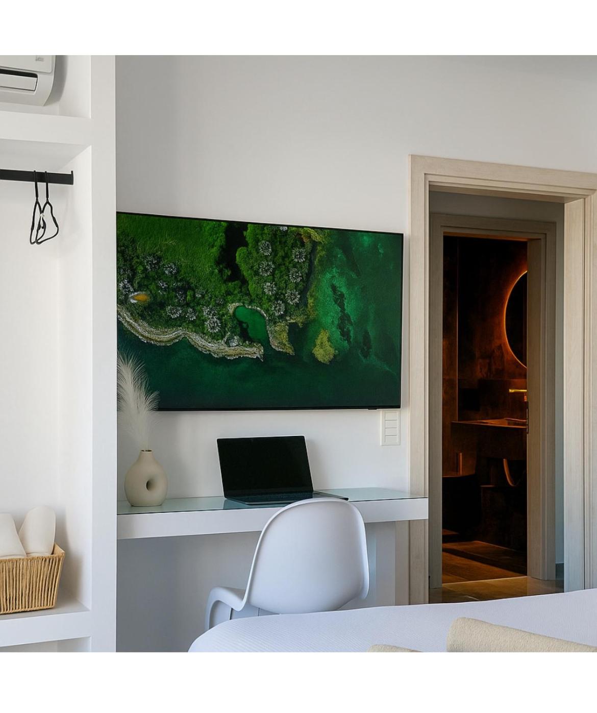 KLEOPATRA'S Luxury Suite